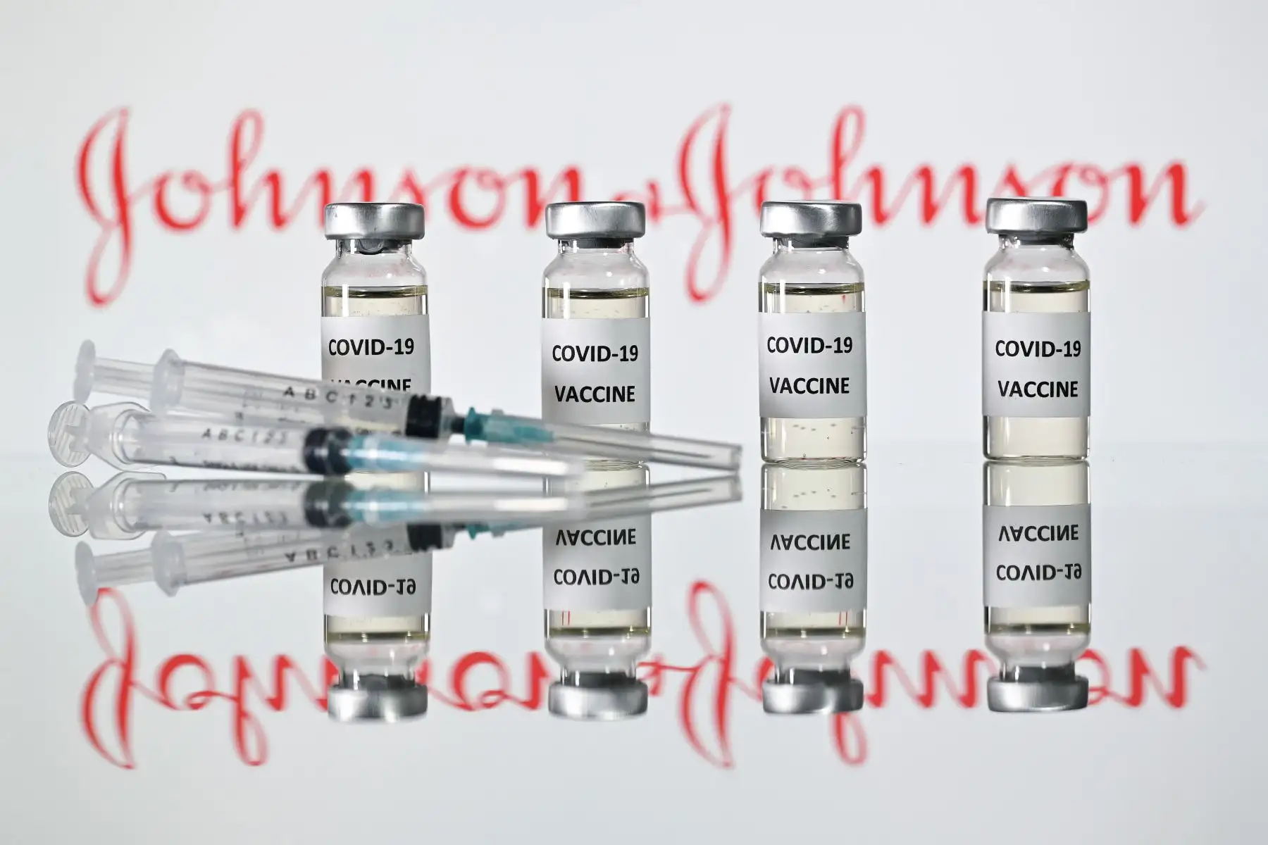 El gigante farmacéutico divulgó la semana pasada los primeros resultados de los ensayos clínicos, que fueron realizados a 44,000 pacientes en ocho países. Foto: AFP