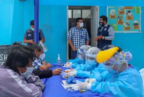 En el desembarcadero pesquero artesanal de Chimbote se aplicaron 119 pruebas antígenas y se detectó un caso positivo de covid-19. Foto: ANDINA/Difusión