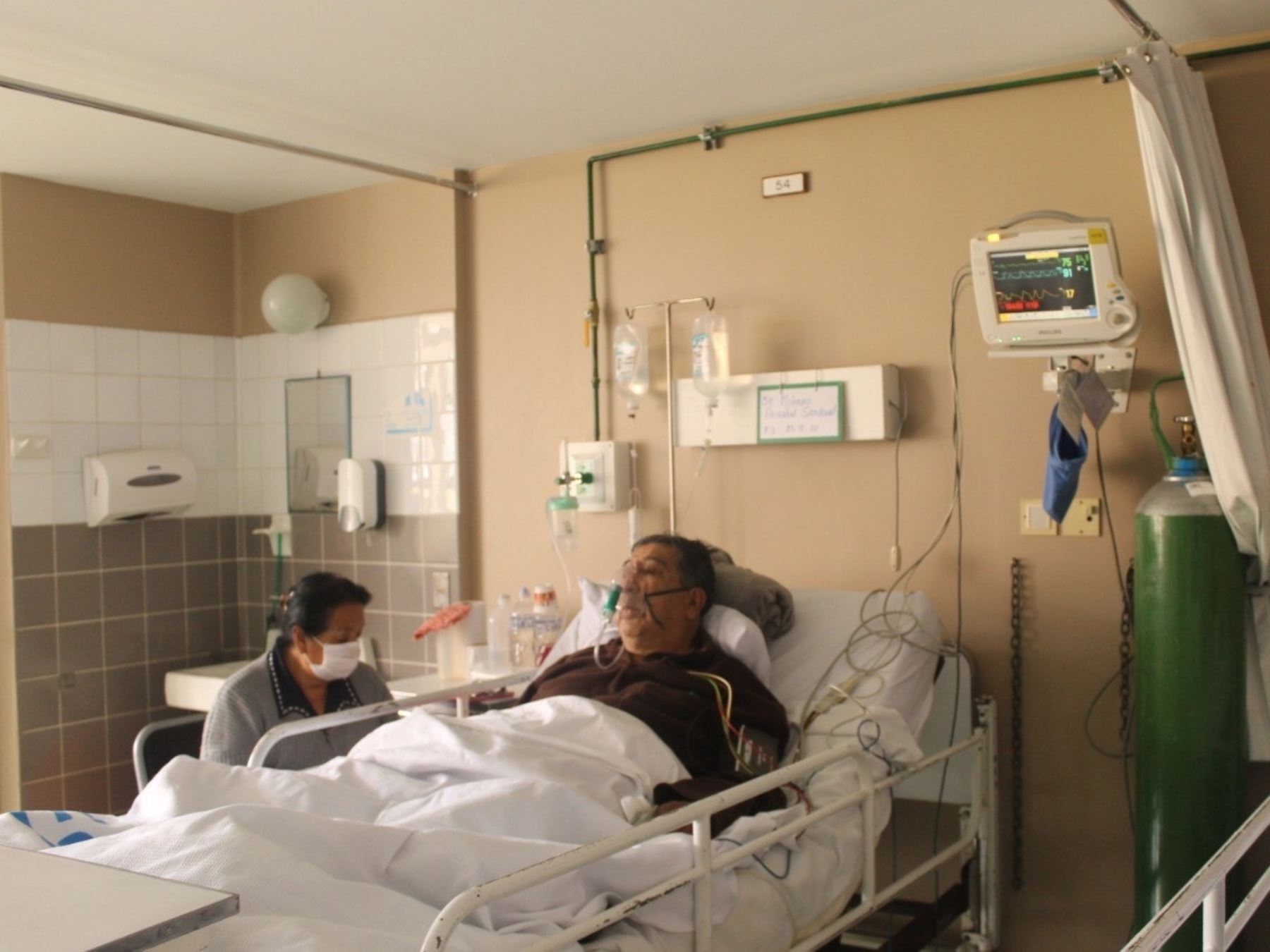 Autoridades de salud de Cusco confirmaron cinco casos de reinfección por coronavirus covid-19 en dicho departamento y pidieron a la población extremar las medidas de bioseguridad.