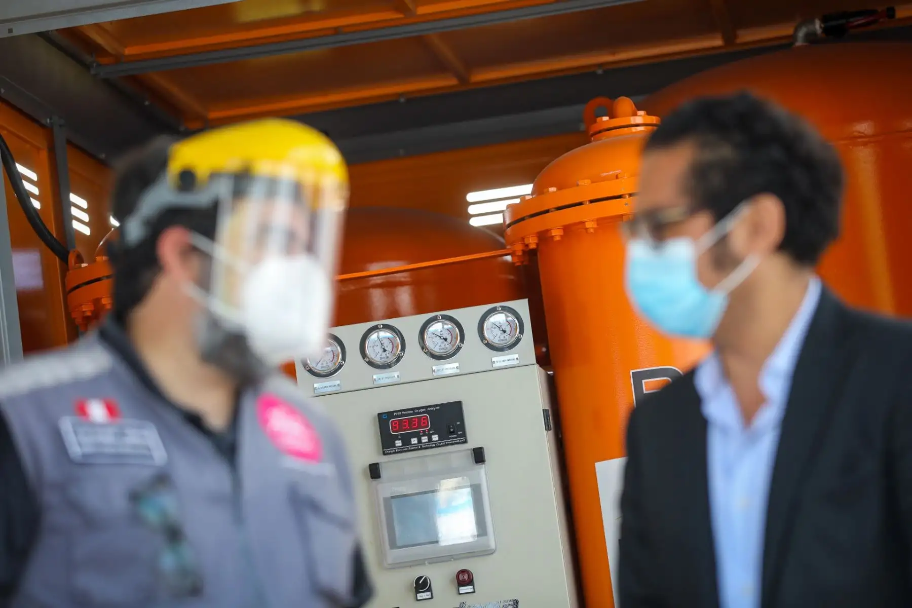 Ministro de la Producción José Luis Chicoma, participa en la entrega de la empresa privada de una planta de oxígeno para el hospital Voto Bernales.


Foto: ANDINA/Ministerio de la Producción