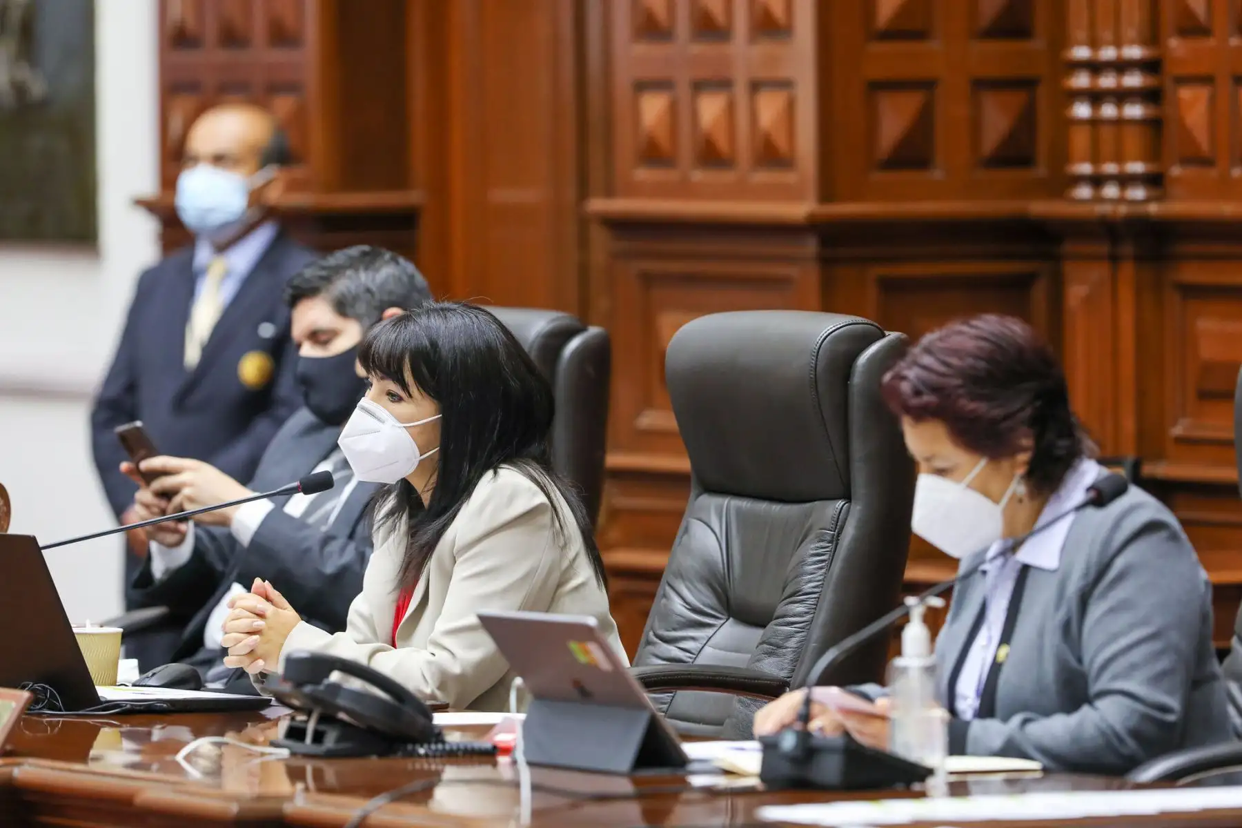 Presidenta del Congreso de la República, Mirtha Vásquez, el segundo vicepresidente Luis Roel Alva y Matilde Fernández segunda vicepresidenta, encabezan la sesión de la Comisión Permanente.

Foto:ANDINA / Congreso de la República.