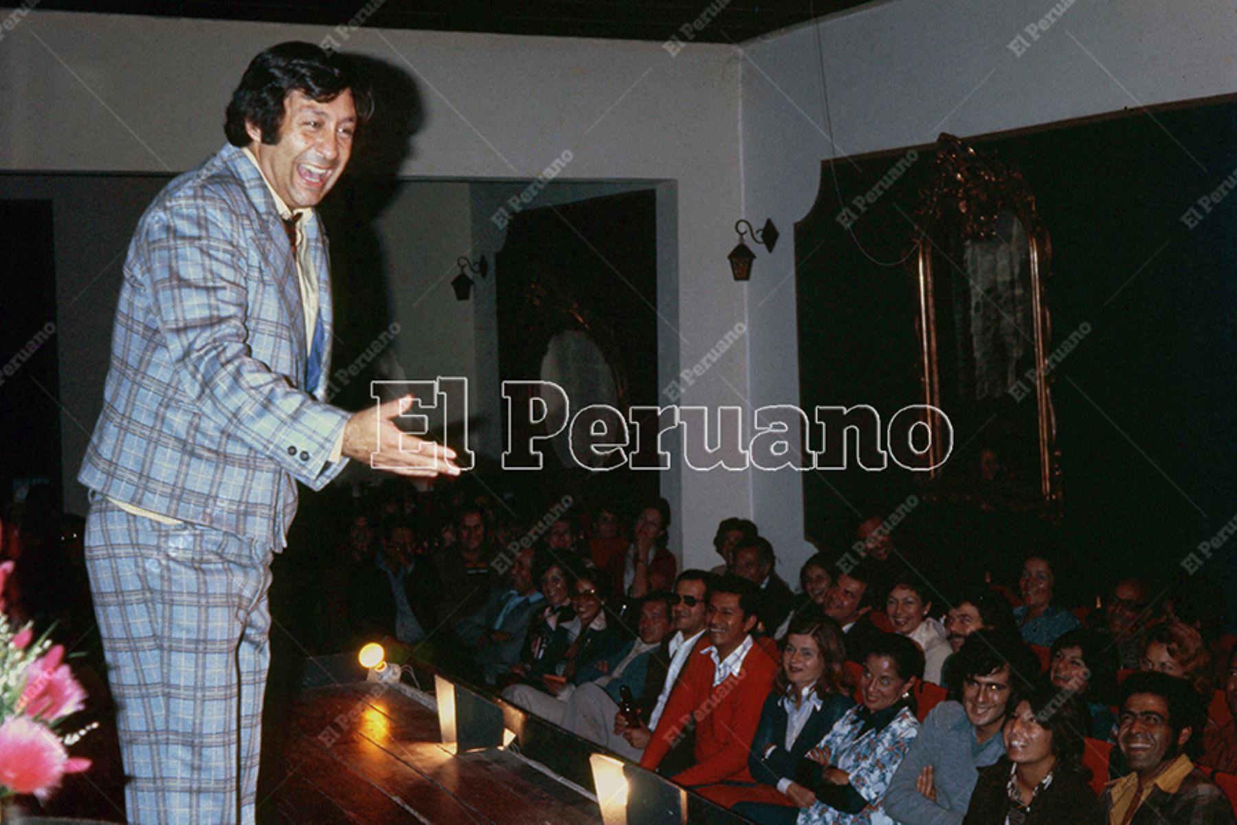 Lima - década 1970 / Tulio loza en un café teatro. Foto: Archivo Histórico de El Peruano