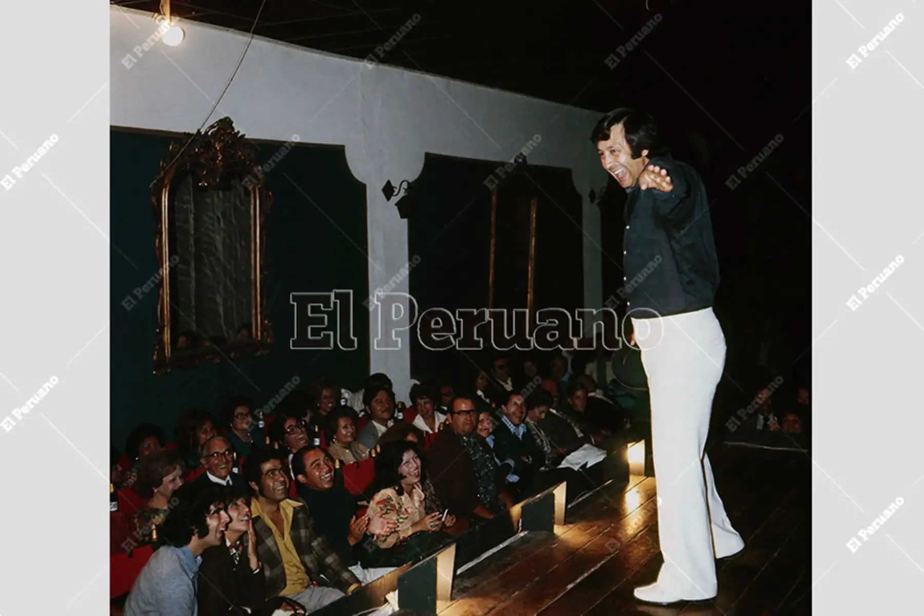 Lima - década 1970 / Tulio loza en una función de café teatro. Foto: Archivo Histórico de El Peruano