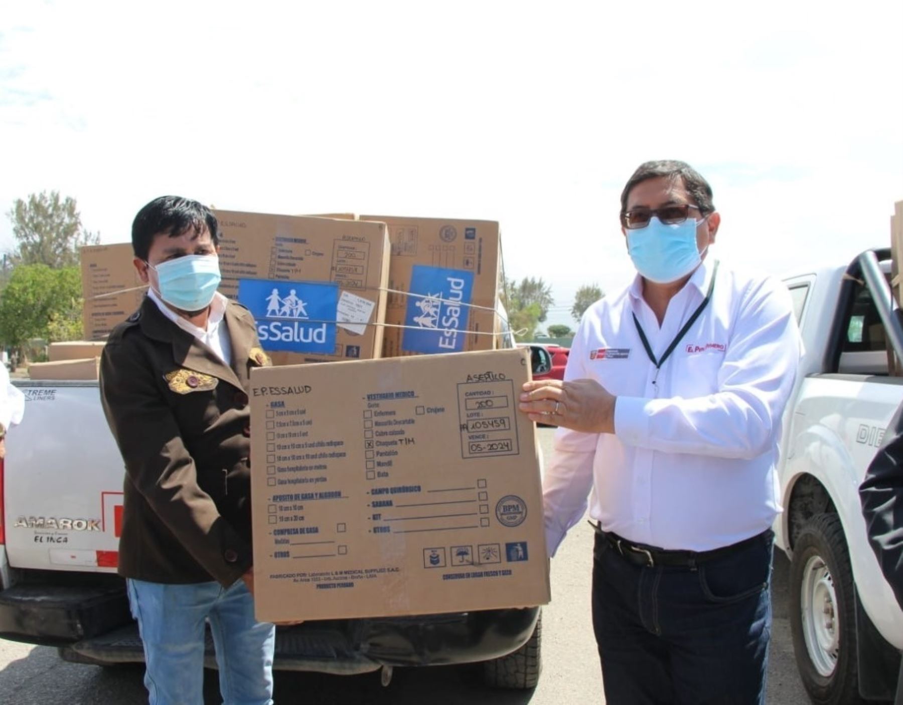 Ministro de Desarrollo Agrario y Riego, Federico Tenorio encabezó entrega de una tonelada de equipos de protección personal destinado al personal de salud de Arequipa que lucha contra el coronavirus. ANDINA/Difusión