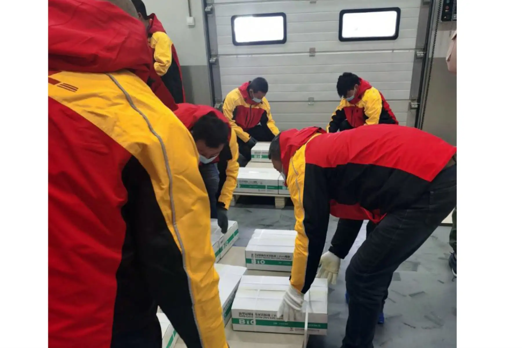 Salida del primer embarque de vacunas hacia el Perú del primer lote de 300 mil vacunas que llegaran procedentes de China el 7 de febrero
