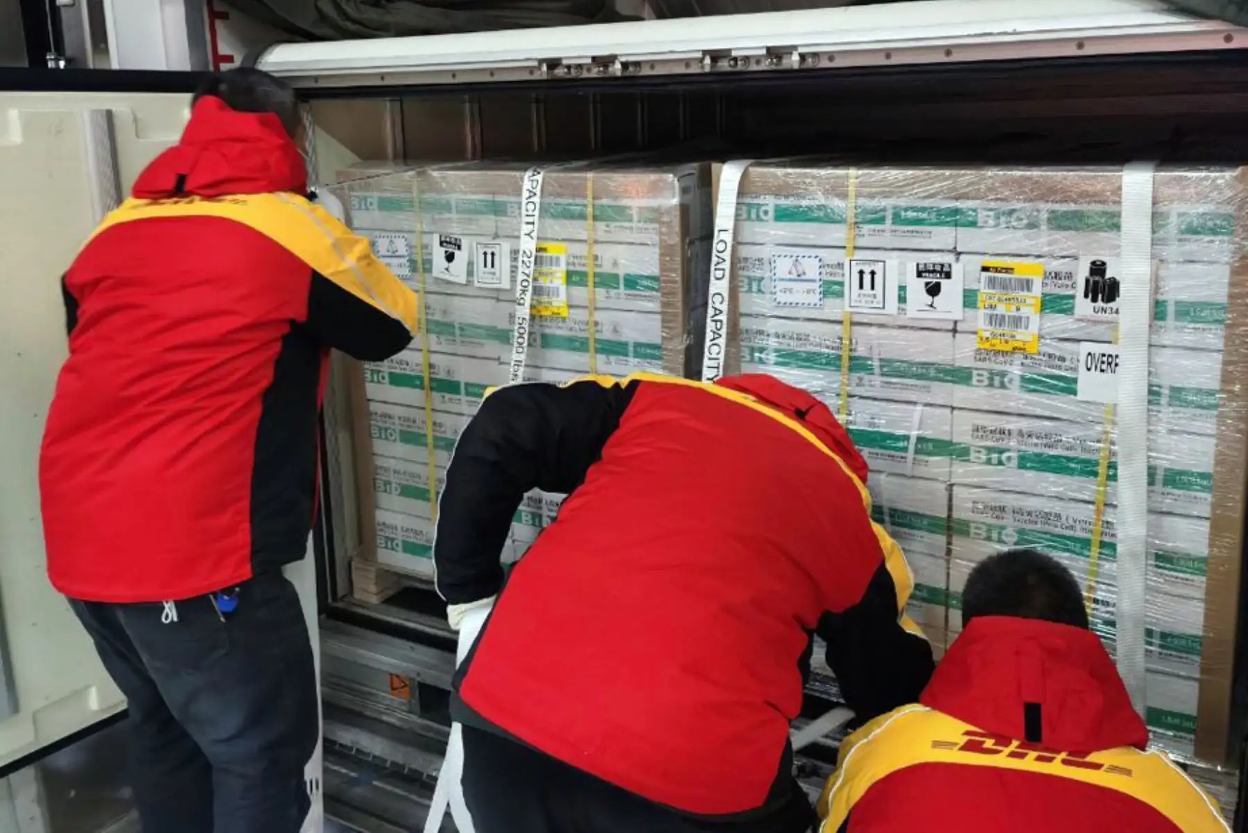 Salida del primer embarque de vacunas hacia el Perú del primer lote de 300 mil vacunas que llegaran procedentes de China el 7 de febrero