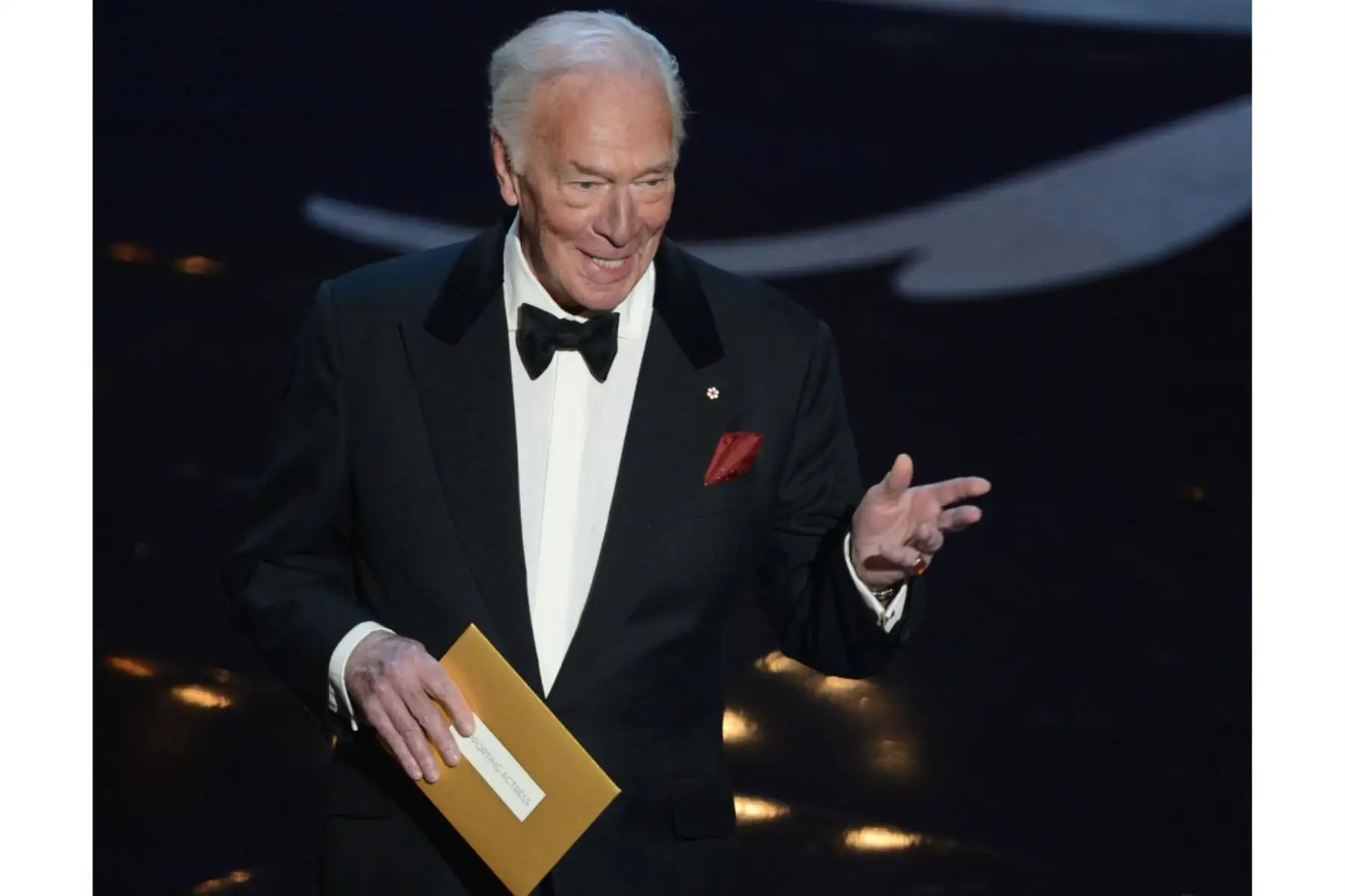 En esta foto de archivo tomada el 24 de febrero de 2013, el actor Christopher Plummer presenta un premio en el escenario en la 85a Entrega Anual de los Premios de la Academia en Hollywood, California. Foto: AFP