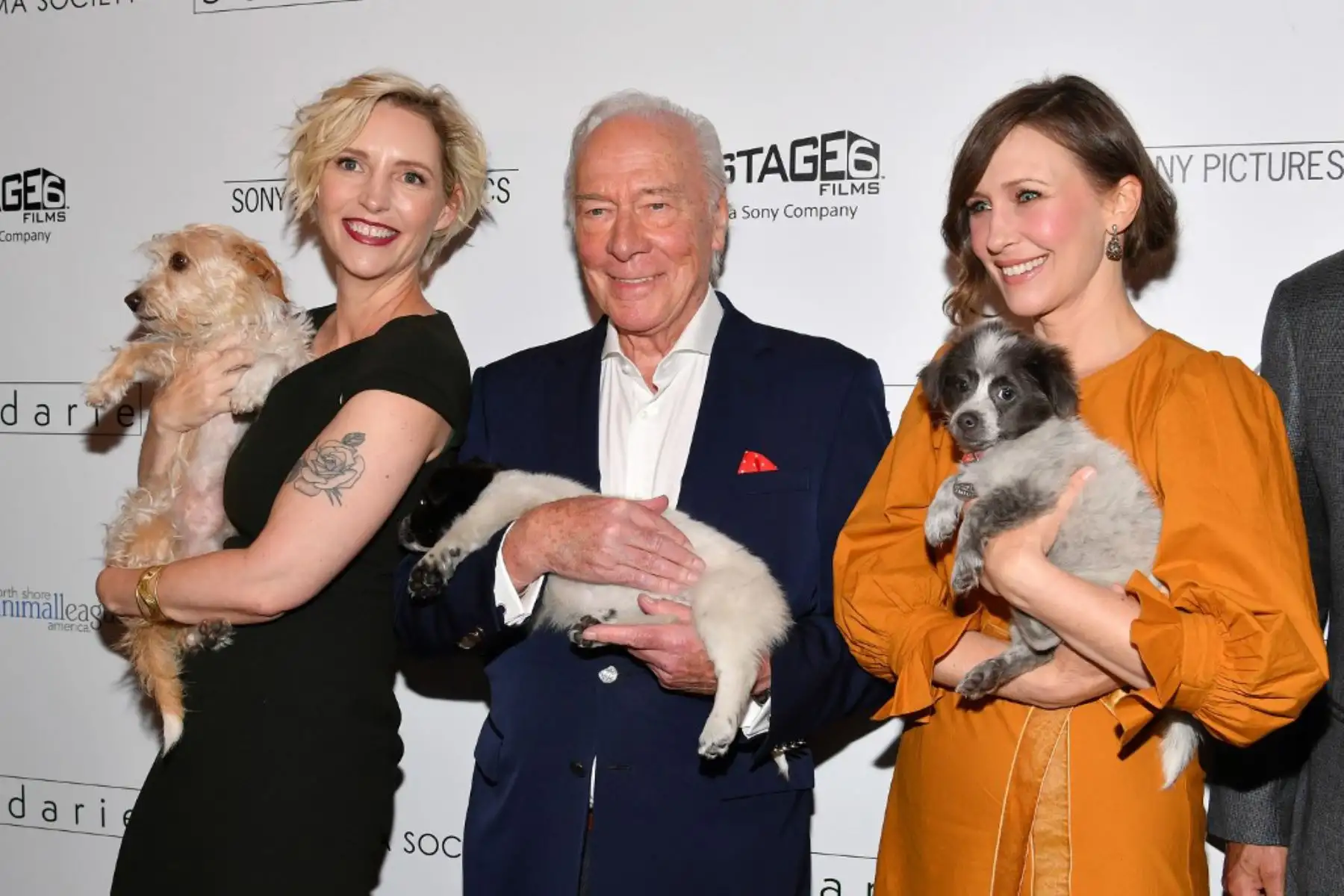 Shana Feste, Christopher Plummer y Vera Farmiga asisten a la proyección de "Límites" en Nueva York en el Roxy Cinema el 11 de junio de 2018 en la ciudad de Nueva York. Foto: AFP