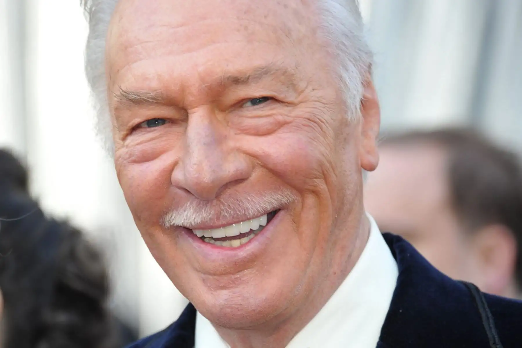 En esta foto de archivo tomada el 26 de febrero de 2012, Christopher Plummer llega a la alfombra roja para la 84a Entrega Anual de los Premios de la Academia en Hollywood, California. Foto: AFP