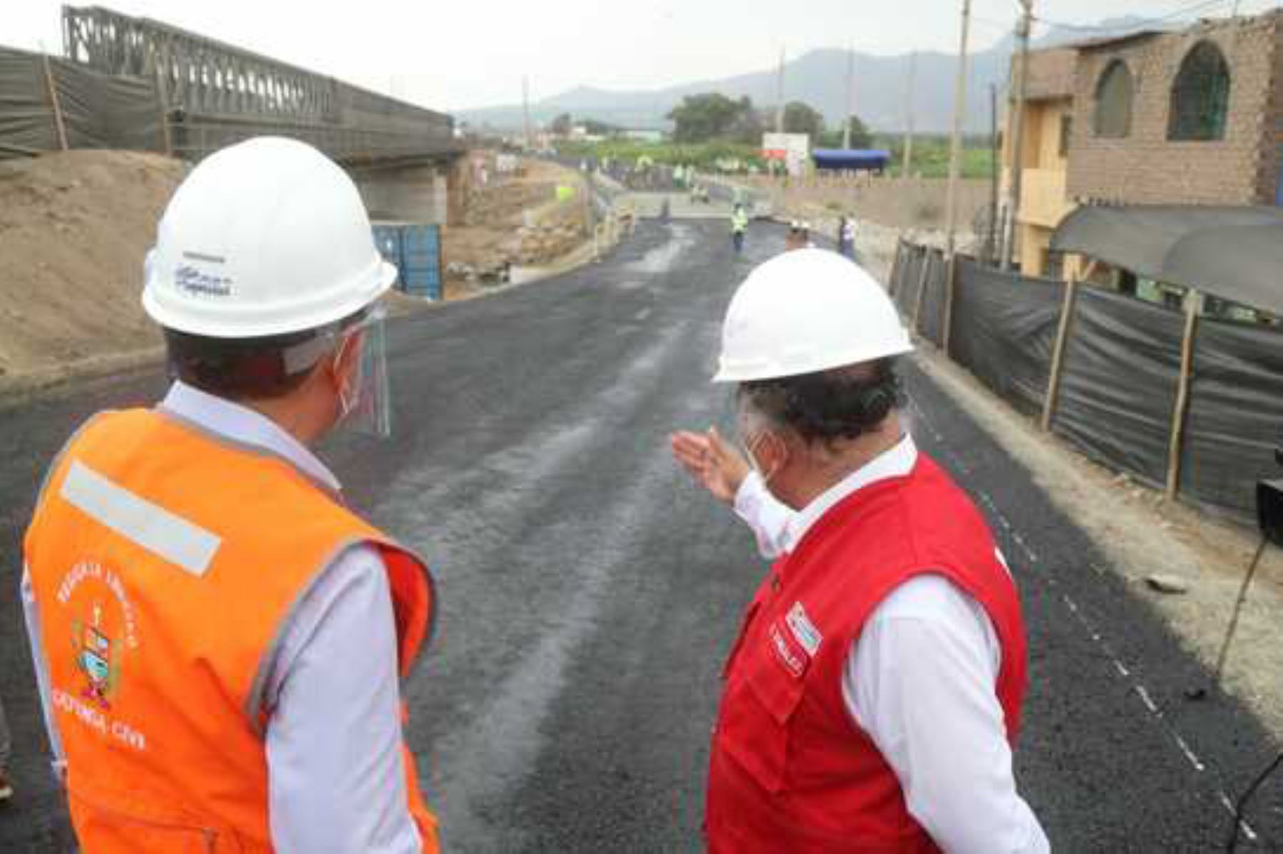 El ministro de Transportes y Comunicaciones, Eduardo González, inspeccionó el avance de la obra vial que consiste en la reposición del puente Virú con una inversión prevista de S/ 34 millones. Foto: ANDINA/Difusión