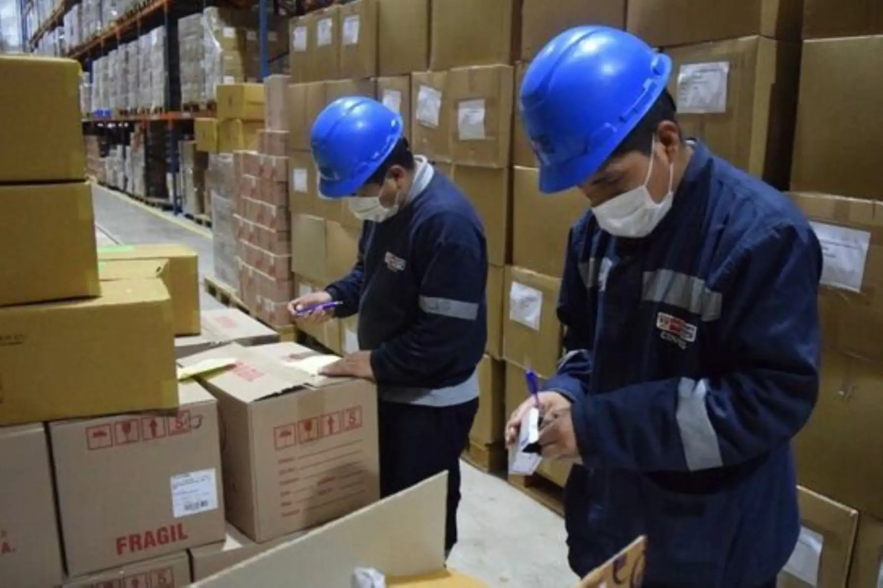 Mediante el Centro Nacional de Abastecimiento de Recursos Estratégicos en Salud (Cenares), y en el marco de la emergencia sanitaria nacional por la COVID-19, este trabajo articulado entre ambas entidades permitió llevar 239,325 unidades de pruebas antigénicas al norte del país. Foto: ANDINA/Minsa