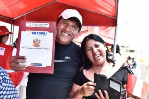 Todas las personas que reciban un título de propiedad de manera gratuita no podrán transferir o vender el predio durante cinco años con la finalidad de evitar la comercialización de terrenos, principal accionar de los traficantes de tierras. Foto: Cofopri