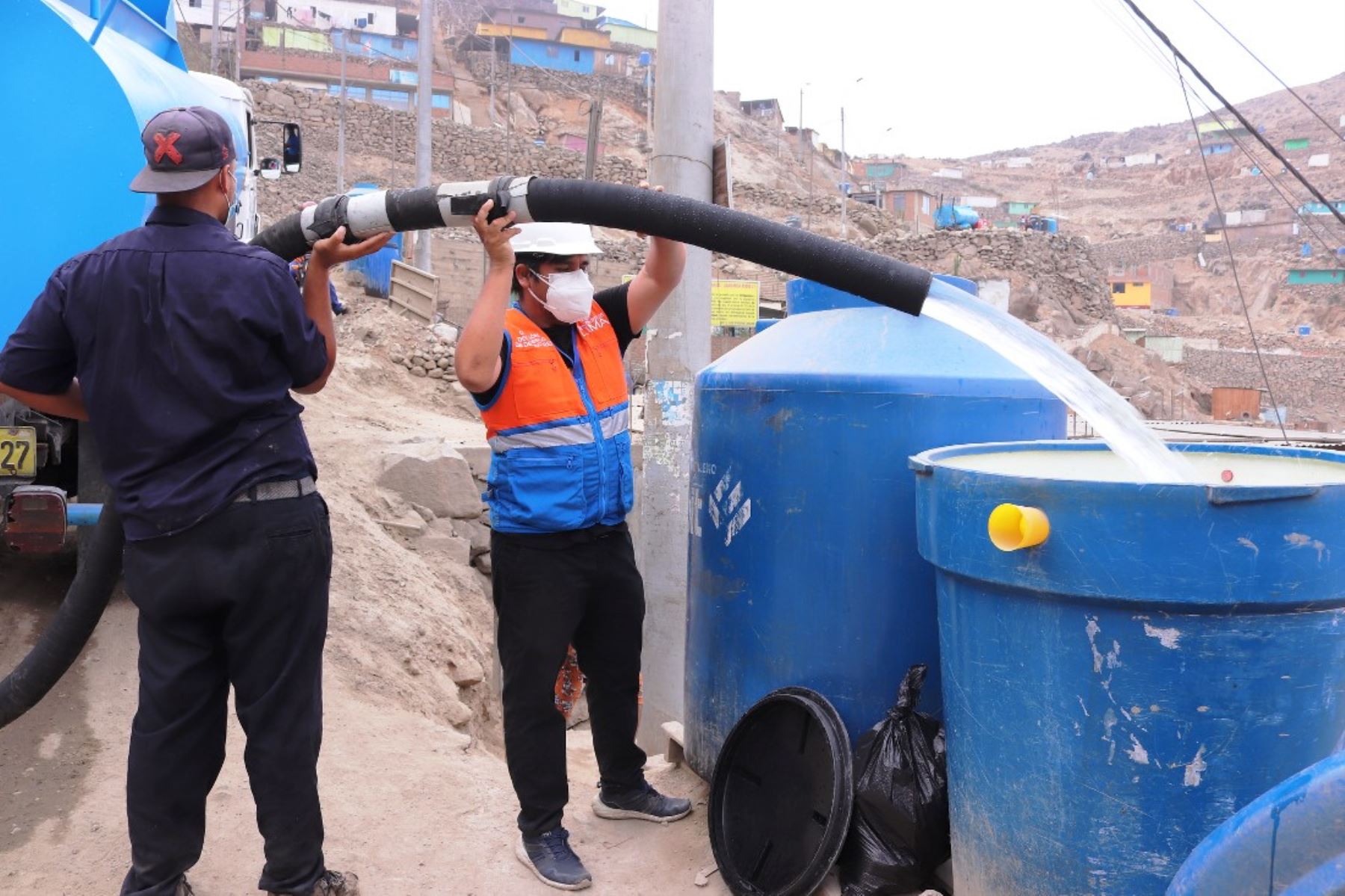 Abastecen de agua potable a zonas vulnerables de 11 distritos de Lima. Foto: ANDINA/Difusión.