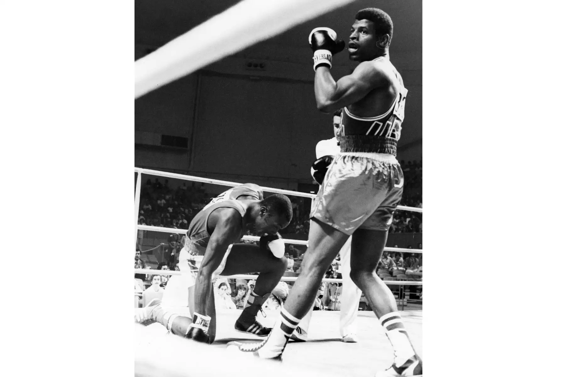En esta foto de archivo tomada en julio de 1976 en Montreal, el boxeador estadounidense de peso semipesado Leon Spinks  en el ring al final de su pelea como parte de los Juegos Olímpicos de Verano de 1976. 
Foto: AFP