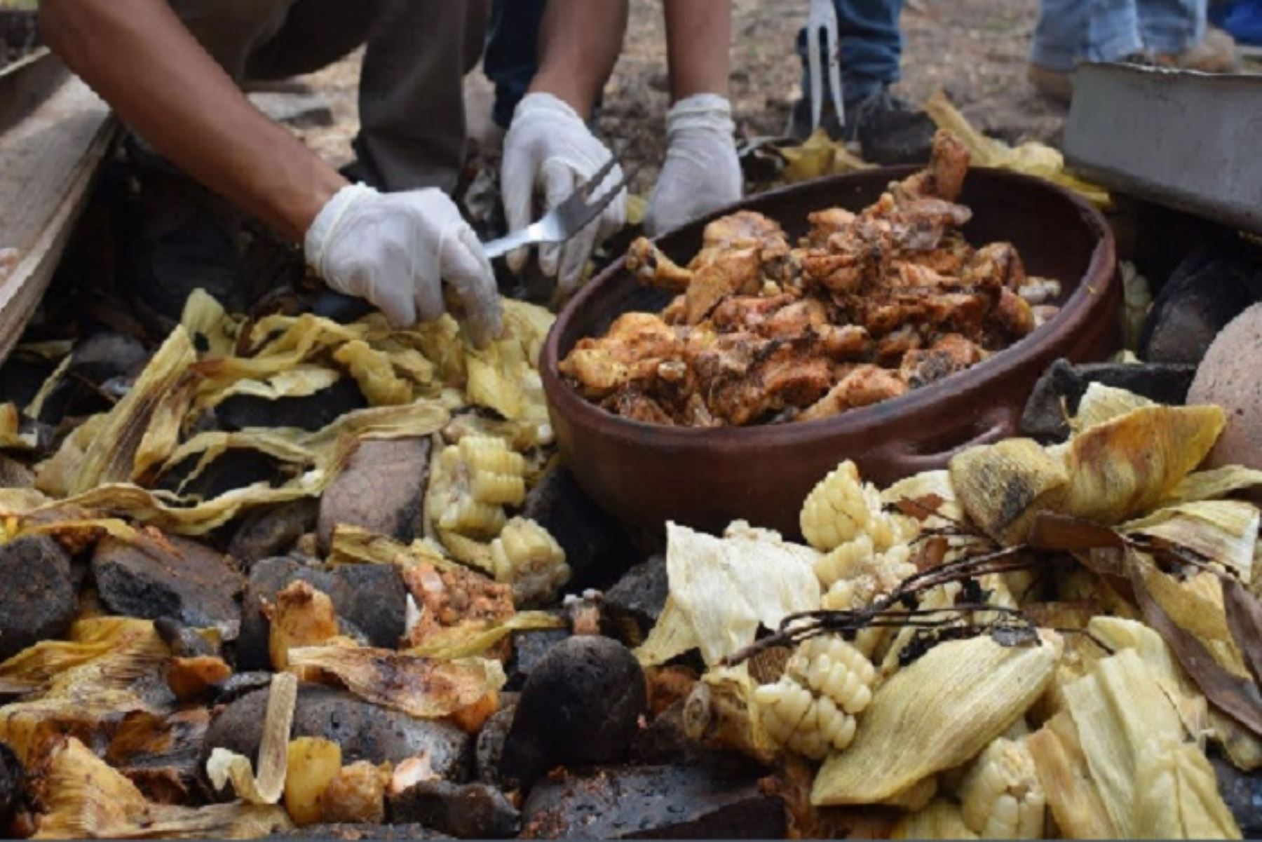 Por sexto año consecutivo, hoy se celebra el “Día Nacional de la Pachamanca”, plato ancestral peruano.
