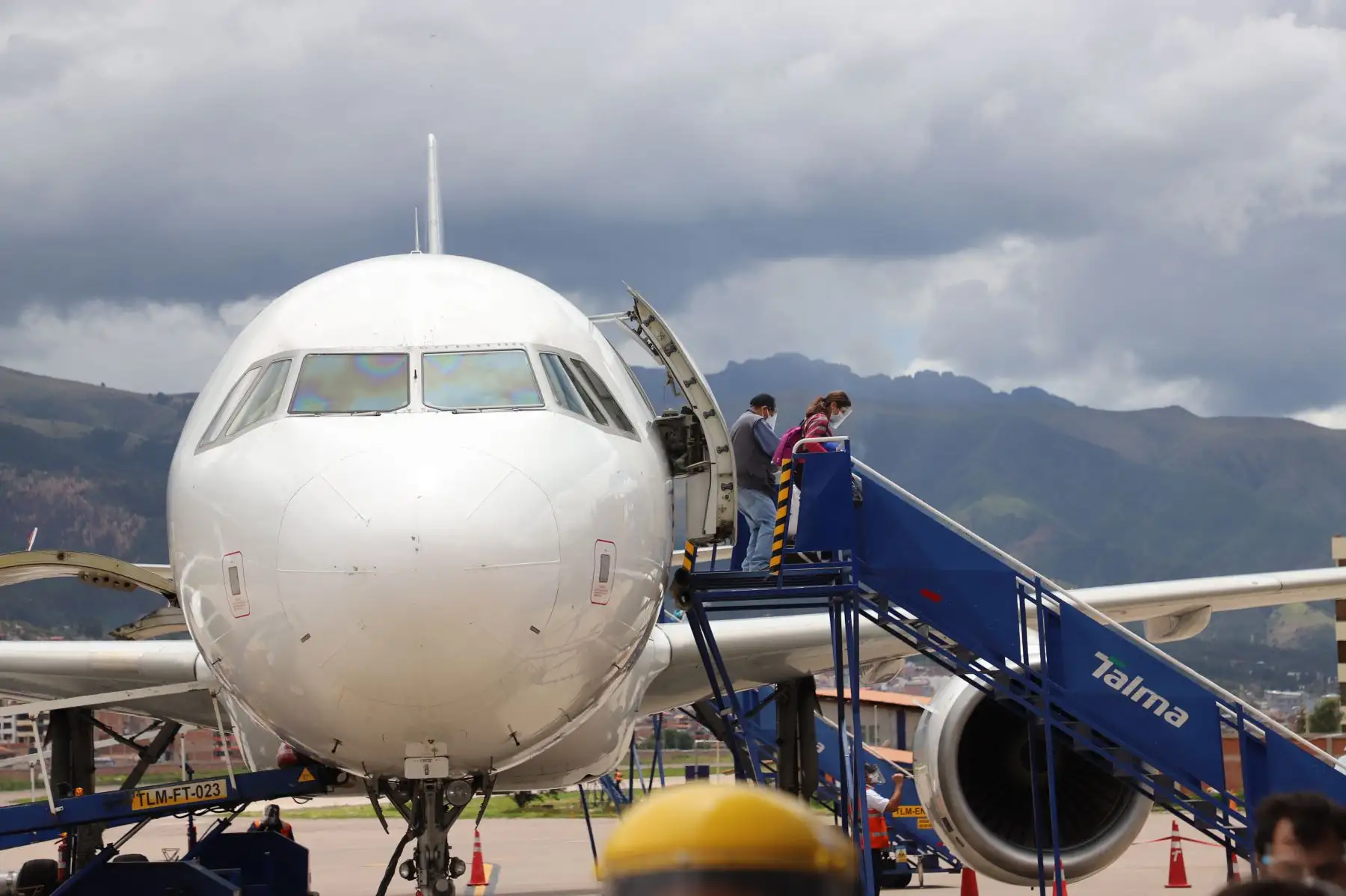 La ministra de Comercio Exterior y Turismo, Claudia Cornejo llegó a la ciudad del Cusco para reunirse con las autoridades locales y regionales para monitorear la situación de covid -19 y los temas de turismo en la región.
Foto: Mincetur