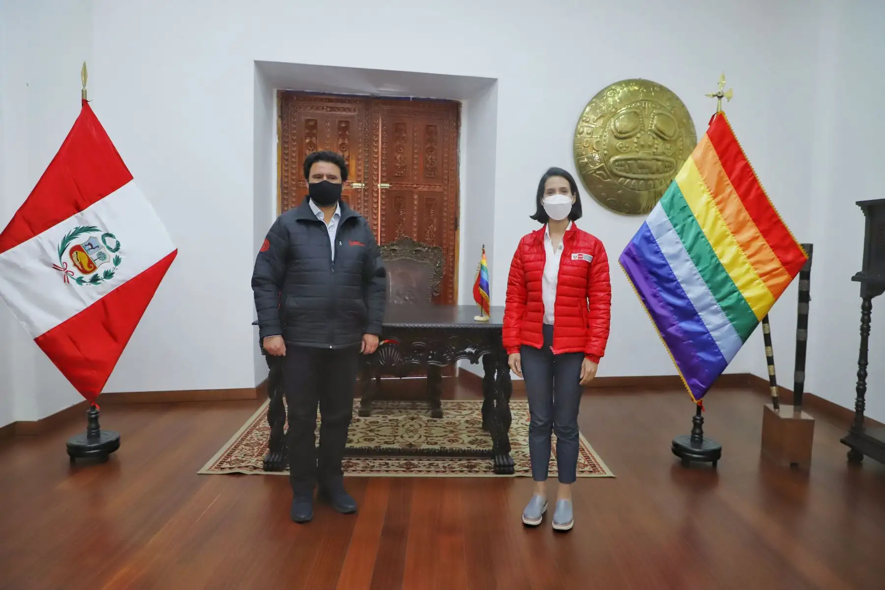 La ministra de Comercio Exterior y Turismo, Claudia Cornejo llegó a la ciudad del Cusco para reunirse con las autoridades locales y regionales para monitorear la situación de covid -19 y los temas de turismo en la región.
Foto: Mincetur