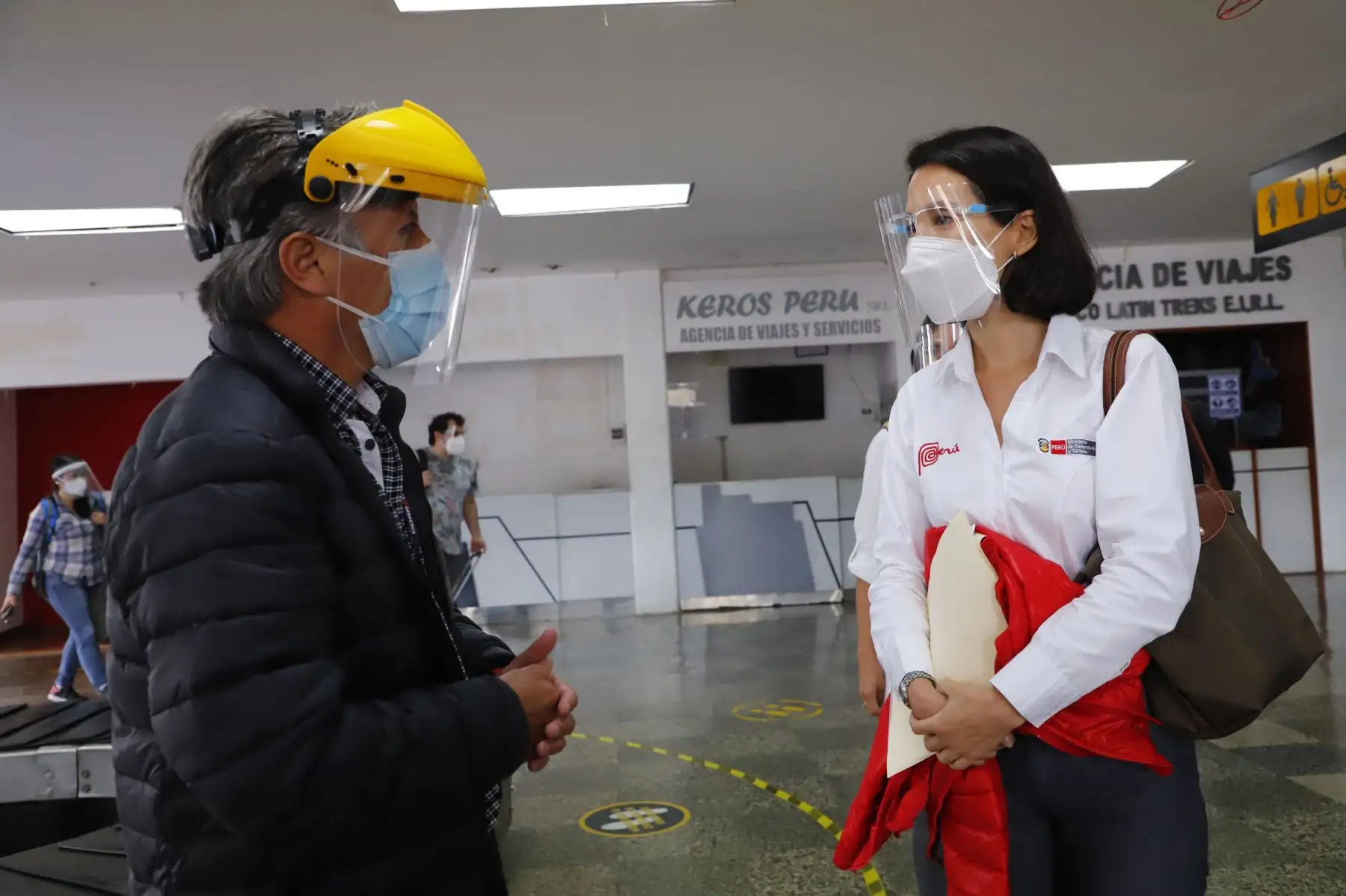 La ministra de Comercio Exterior y Turismo, Claudia Cornejo llegó a la ciudad del Cusco para reunirse con las autoridades locales y regionales para monitorear la situación de covid -19 y los temas de turismo en la región.
Foto: Mincetur