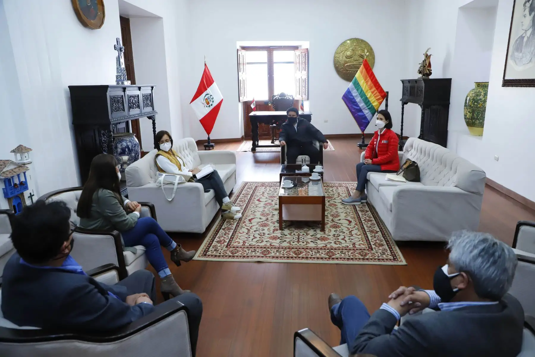 La ministra de Comercio Exterior y Turismo, Claudia Cornejo llegó a la ciudad del Cusco para reunirse con las autoridades locales y regionales para monitorear la situación de covid -19 y los temas de turismo en la región.
Foto: Mincetur