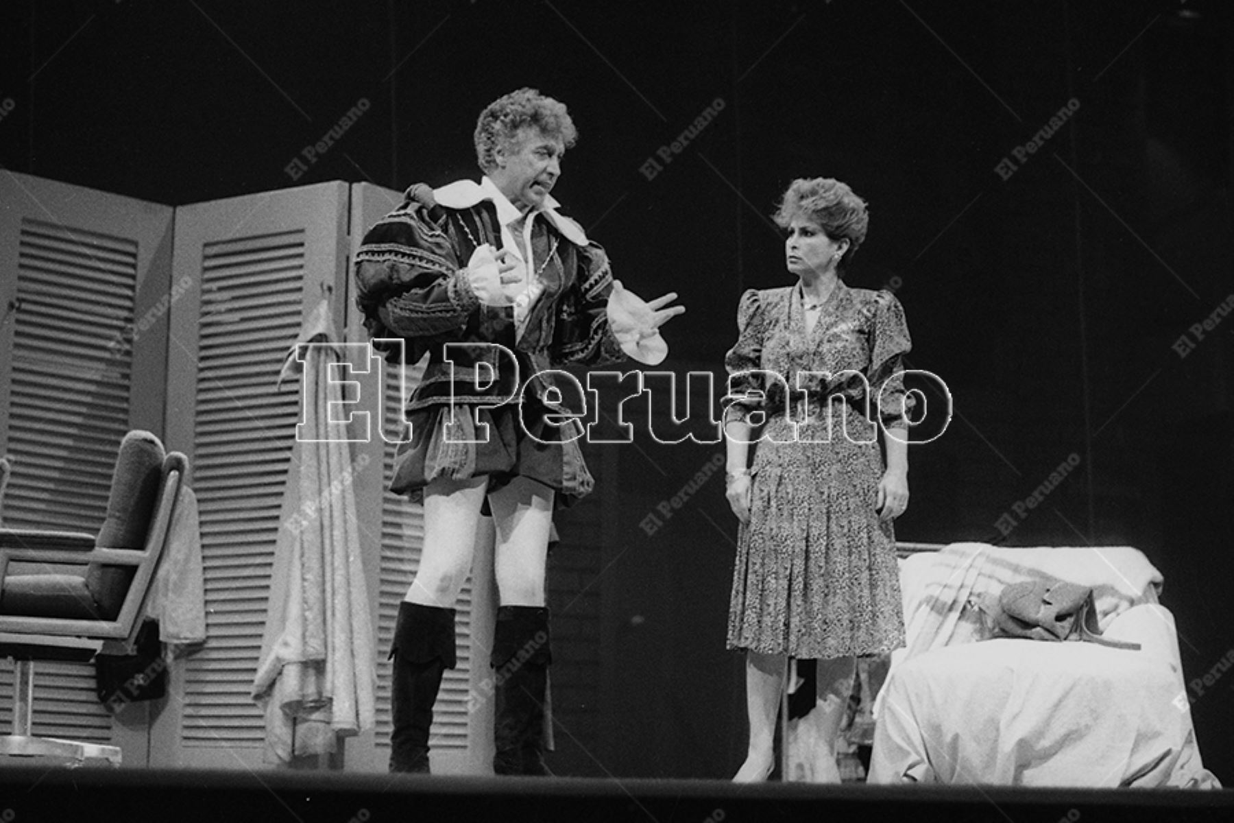 Lima - 27 setiembre 1990 / Osvaldo Cattone protagonizando una obra de teatro. Foto Archivo Histórico de El Peruano / Rivera