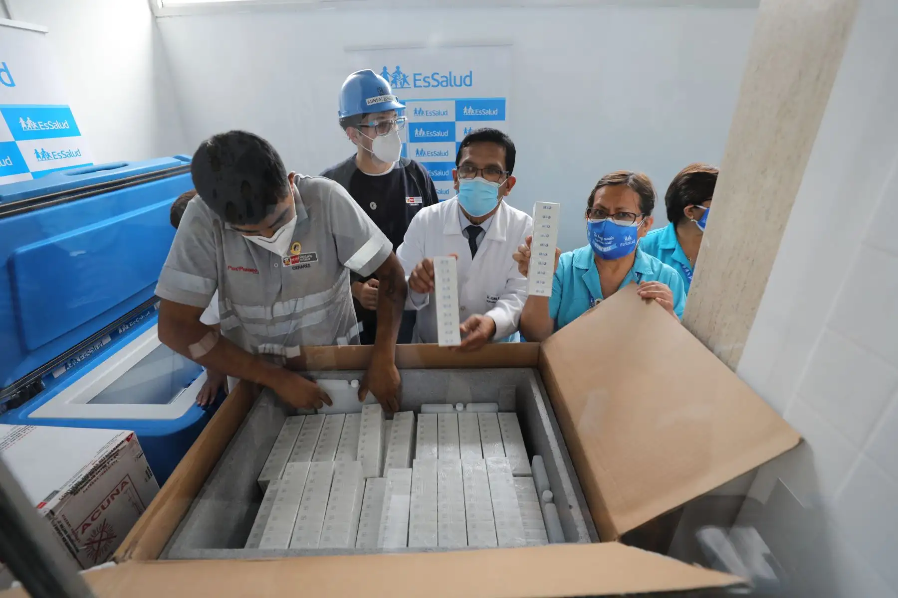 Redes Prestacionales de Lima reciben lote de vacunas contra el Covid-19.
Foto: Essalud