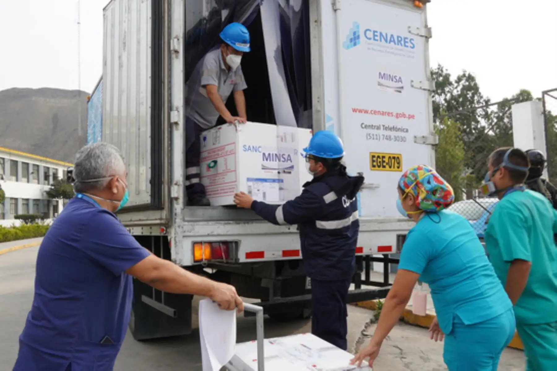 El servicio de Inmunizaciones del HNHU tiene garantizado la cadena de frío para el correcto almacenamiento, y al personal, como licenciados y técnicos en enfermería, quienes se encargarán de la vacunación. Foto:ANDINA/Minsa