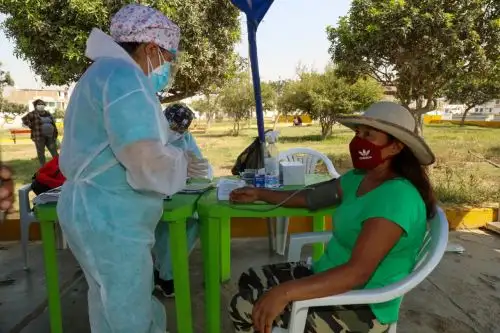 En la región La Libertad hay 67,368 personas que deben ser vacunadas, entre ellas policías, militares, serenos y otros trabajadores municipales que se encuentran en la primera línea de lucha contra el coronavirus. Foto: ANDINA/Difusión