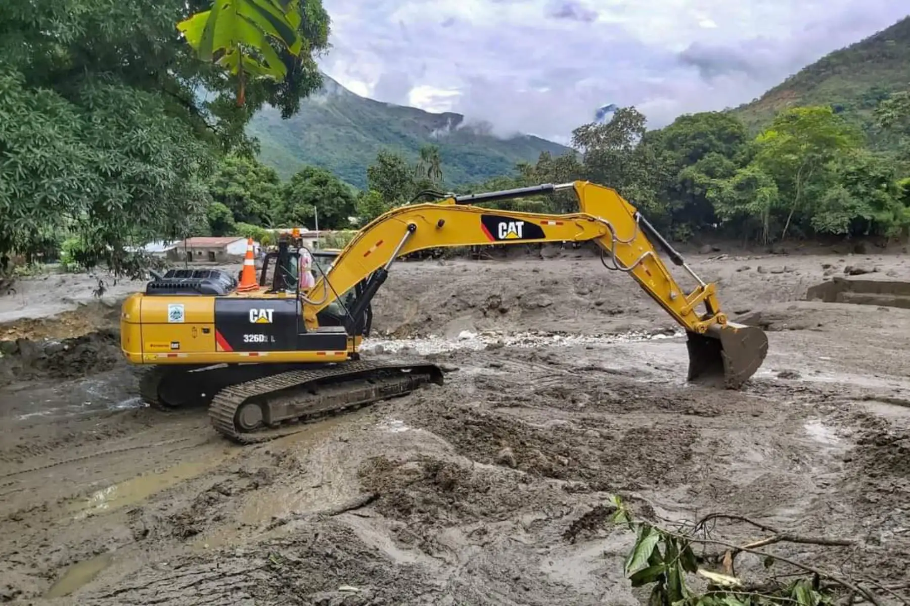 Una mujer desaparecida, más de 100 damnificados y dos puentes colapsados por huaicos en Echarati Cusco. Foto: ANDINA/Percy Hurtado Santillán