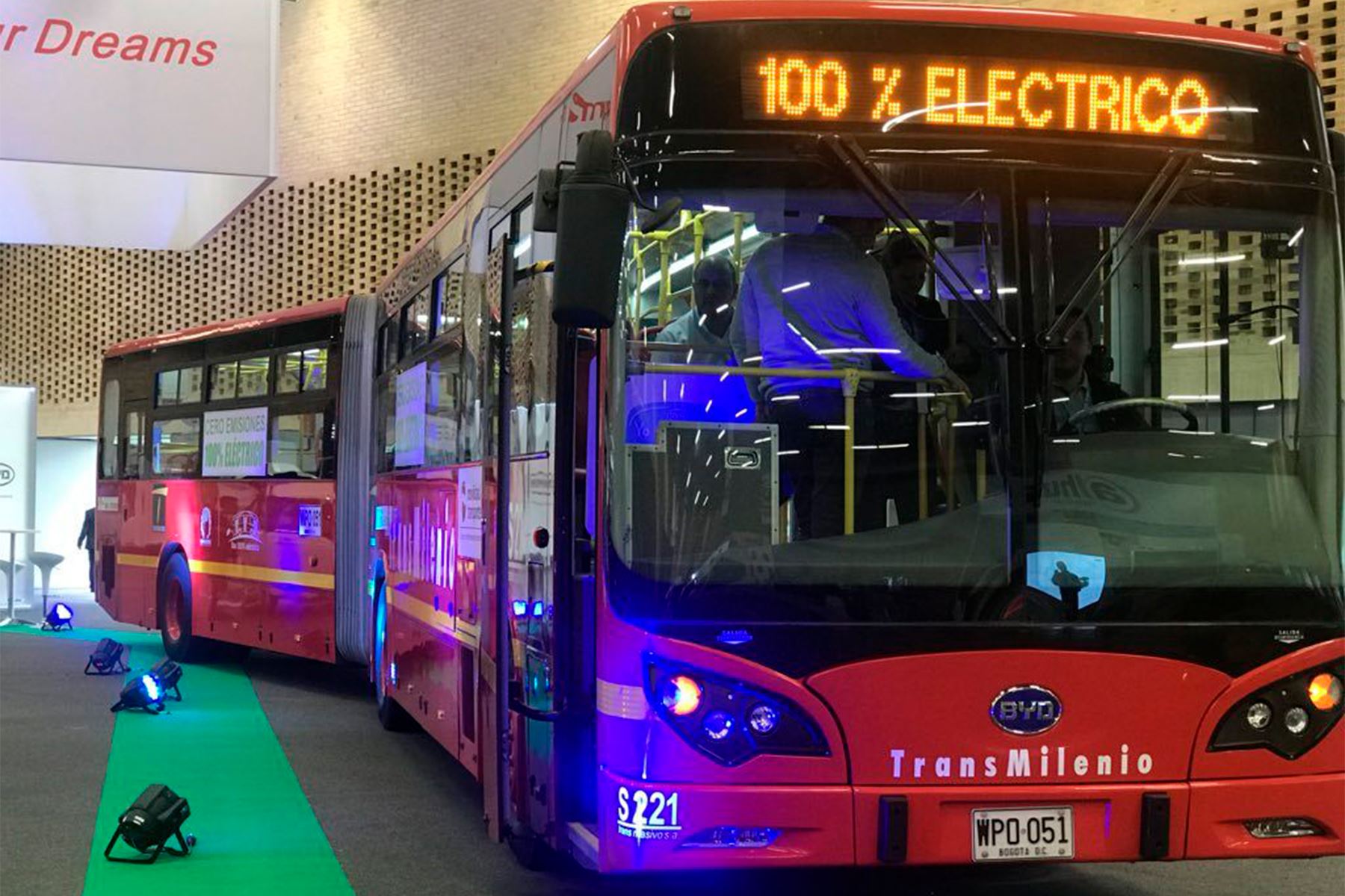La ATU promoverá la incorporación de buses patrón a GNV y diésel al sistema de transporte