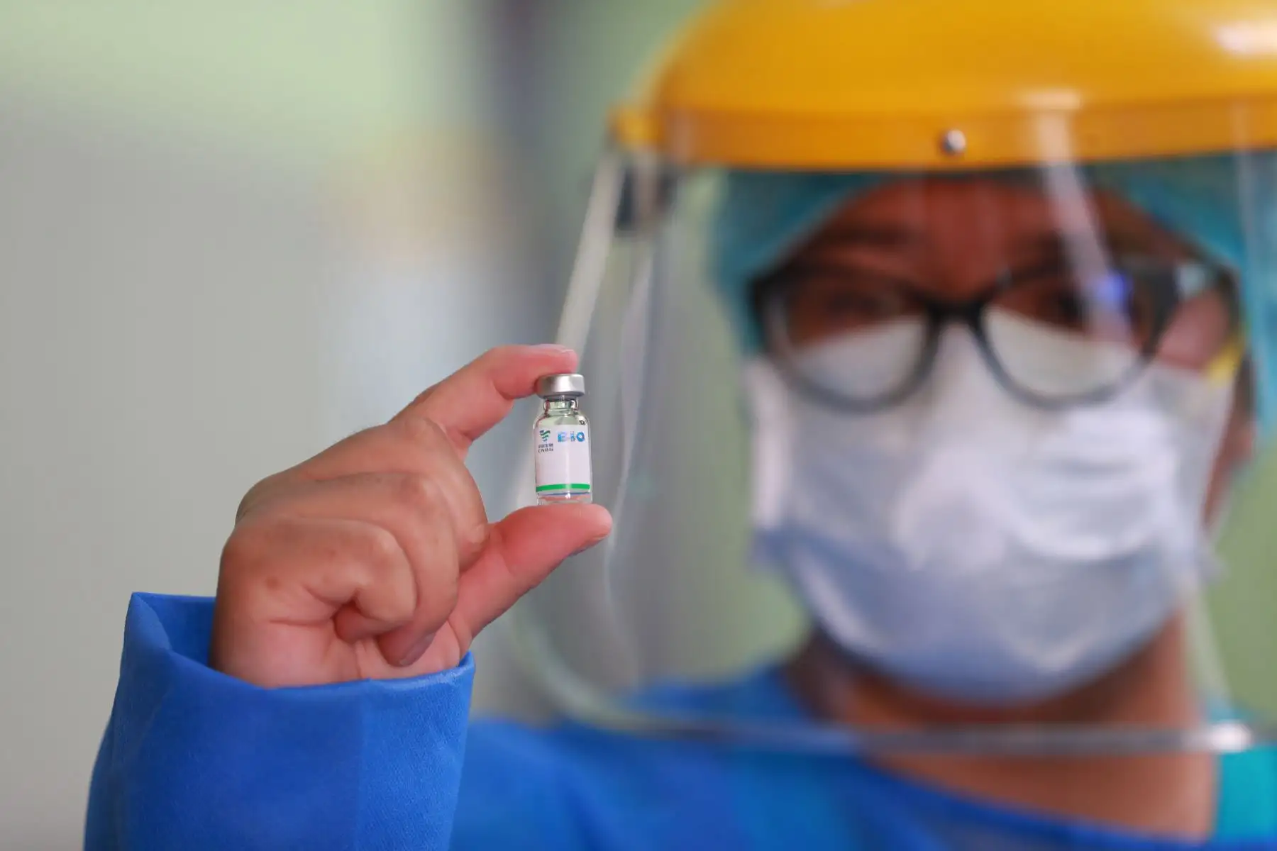 Un grupo de médicos del hospital San Bartolomé, en Lima, comenzó la inmunización contra el coronavirus Covid-19 del personal de salud que se encuentra en primera línea. Foto: ANDINA/ Carla Patiño