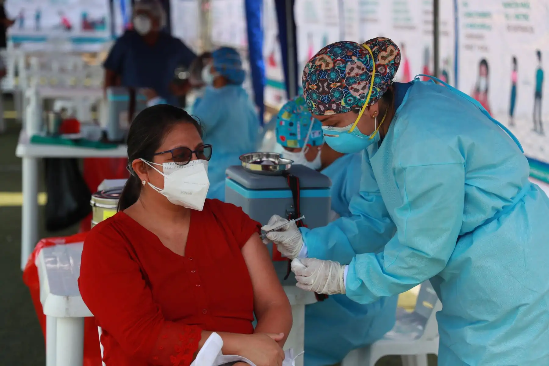 Gobierno Regional del Callao, a través de su Dirección Regional de Salud (Diresa), inició la vacunación del personal de salud de todos los hospitales de la Región contra la covid-19, quienes  se encuentran en la primera línea de atención de pacientes con esa enfermedad.

Foto: ANDINA/Carla Patiño Ramírez