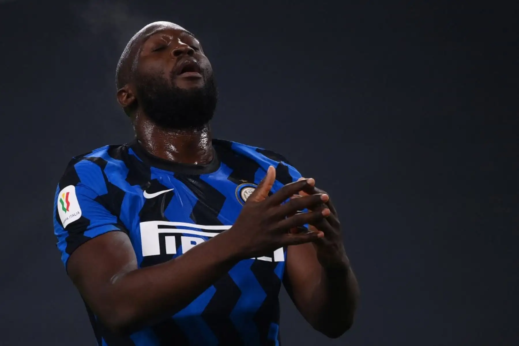 El delantero belga del Inter de Milán Romelu Lukaku reacciona durante el partido de vuelta de la semifinal de la Copa de Italia entre la Juventus de Turín y el Inter de Milán el 9 de febrero de 2021 en el estadio de la Juventus de Turín. Foto: AFP