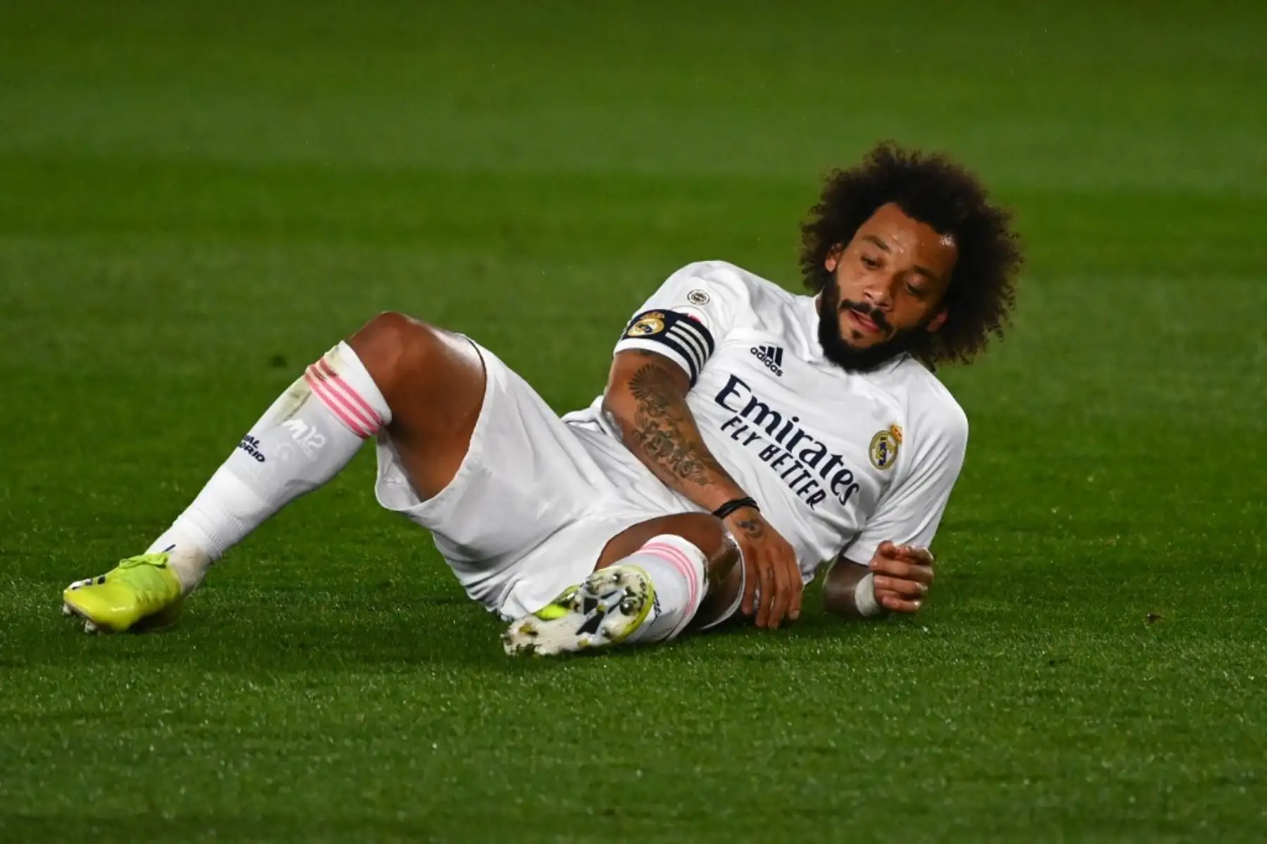 El defensa brasileño del Real Madrid Marcelo gesticula durante el partido de fútbol de la liga española entre el Real Madrid CF y el Getafe CF en el estadio Alfredo di Stefano de Valdebebas, en las afueras de Madrid, el 9 de febrero de 2021. Foto: AFP