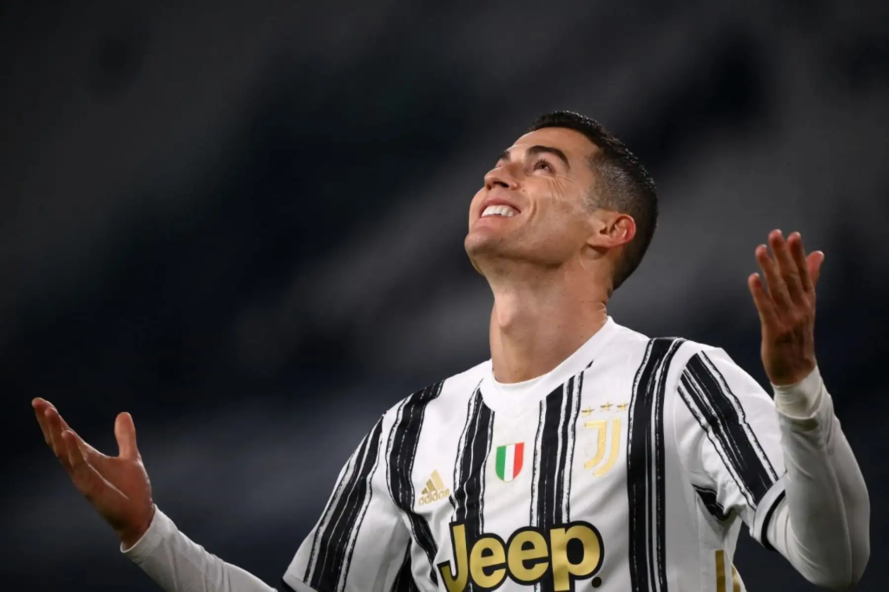 El delantero portugués de la Juventus, Cristiano Ronaldo, reacciona después de perder una oportunidad de gol durante el partido de vuelta de la semifinal de la Copa de Italia entre la Juventus de Turín y el Inter de Milán el 9 de febrero de 2021 en el estadio de la Juventus de Turín. Foto: AFP