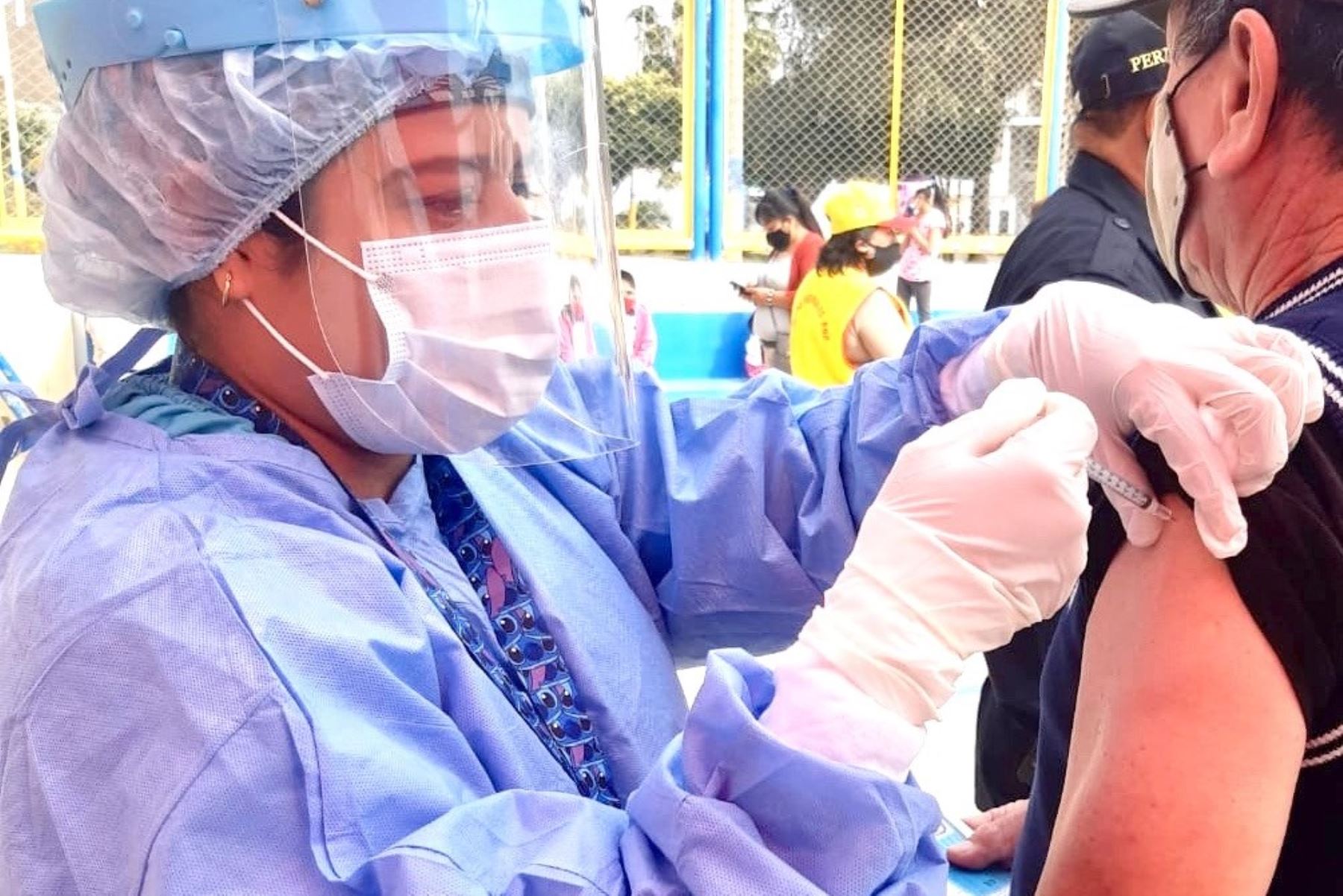 Personal de los establecimientos de salud de Lambayeque se prepara para la jornada inicial de vacunación contra el covid-19. Foto: ANDINA/Difusión