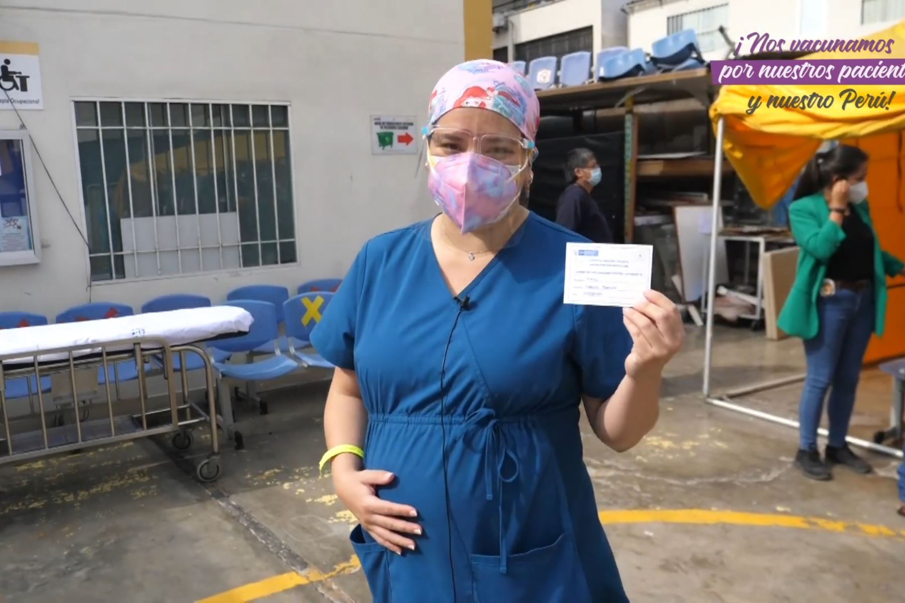 Marisa Cabrera Moresco es médica intensivista y gestante que decidió aplicarse la vacuna contra el covid-19 en esta primera fase de inmunización. Foto: ANDINA/Captura de video Colegio Médico