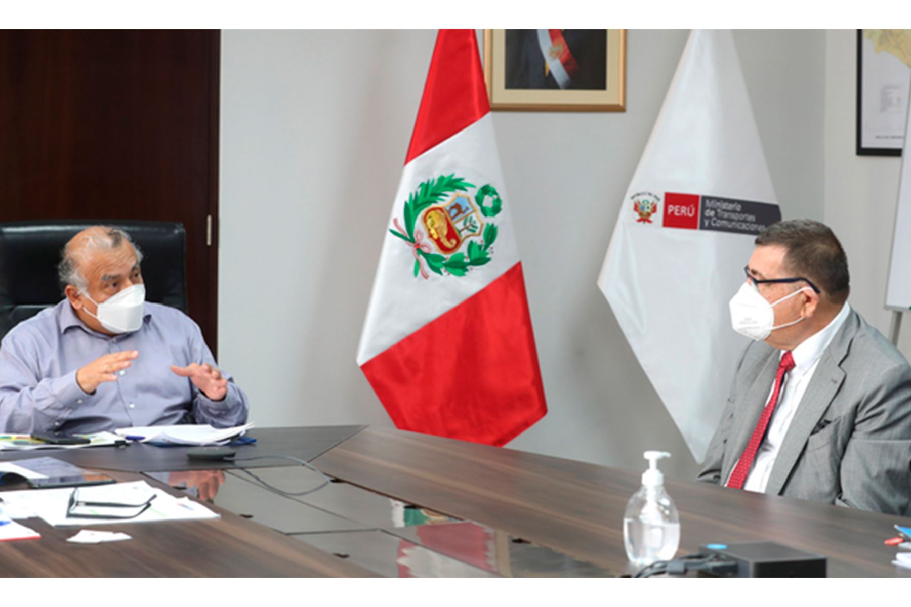 El ministro González propuso formar un equipo técnico para evaluar las intervenciones viales en el primer puerto. Foto: ANDINA/MTC