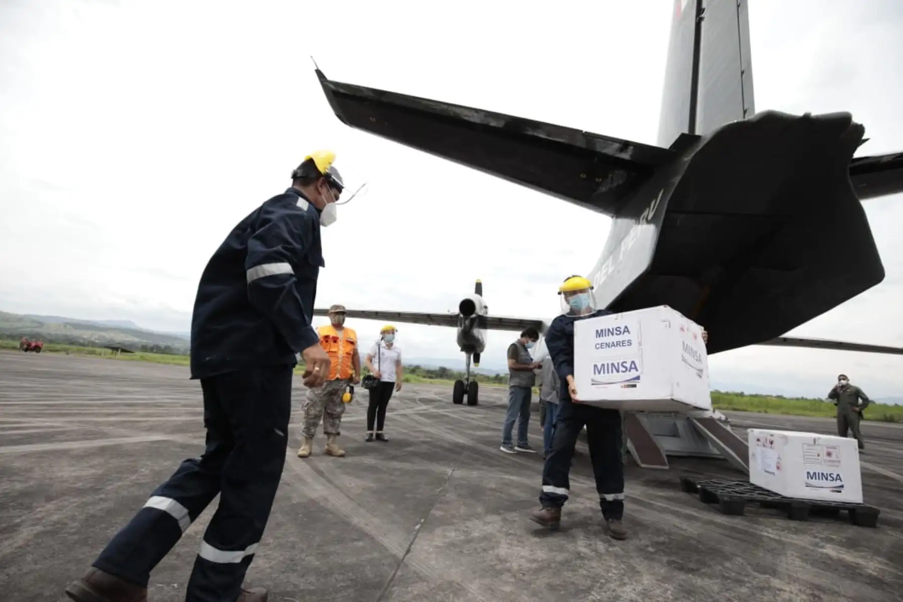Avión del Ejército trasladó primer lote de 3 mil 342 vacunas de Sinopharm a la región San Martín para frente a la pandemia Covid-19. Foto: ANDINA/Difusión