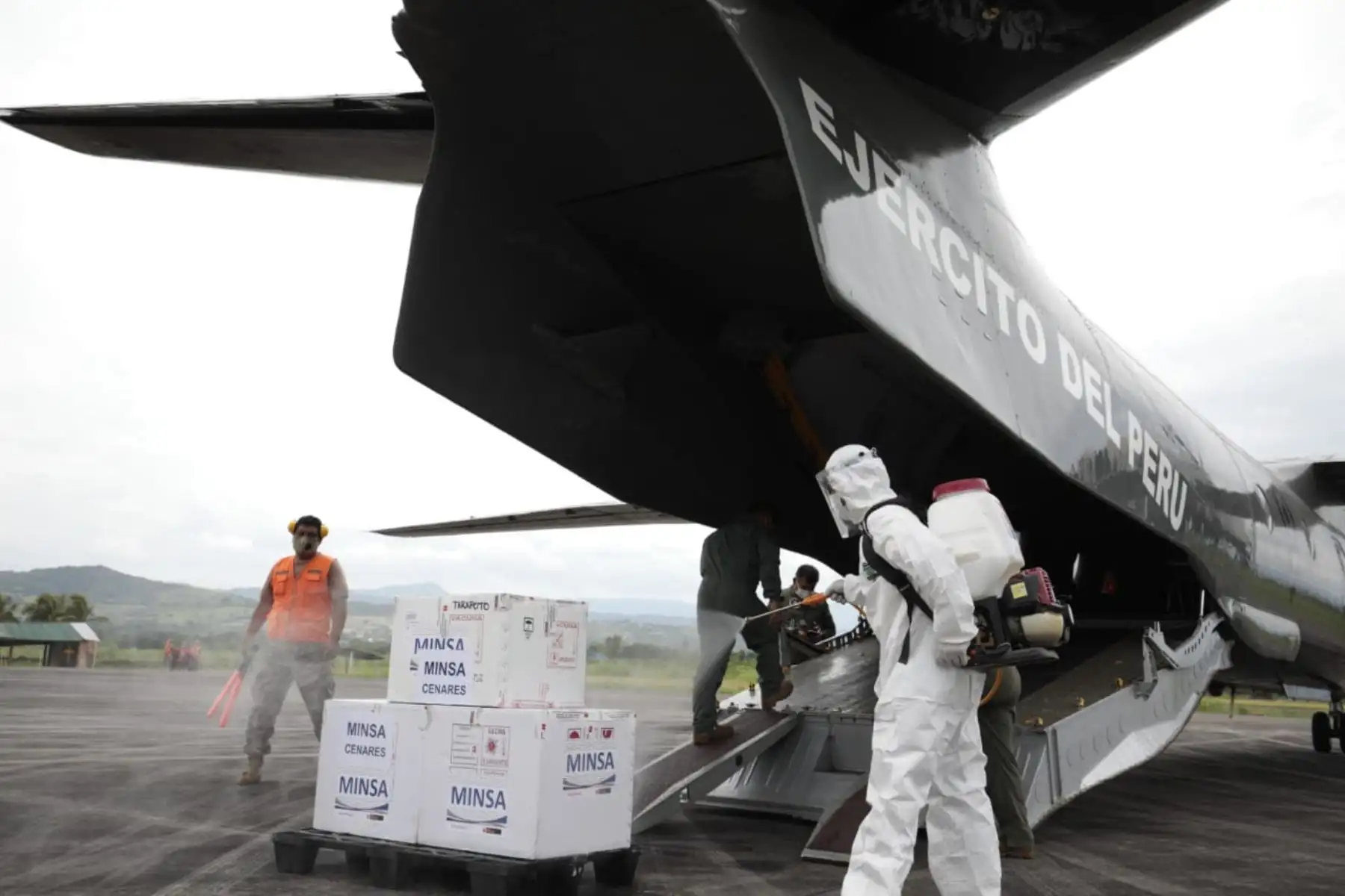 Avión del Ejército trasladó primer lote de 3 mil 342 vacunas de Sinopharm a la región San Martín para frente a la pandemia Covid-19. Foto: ANDINA/Difusión