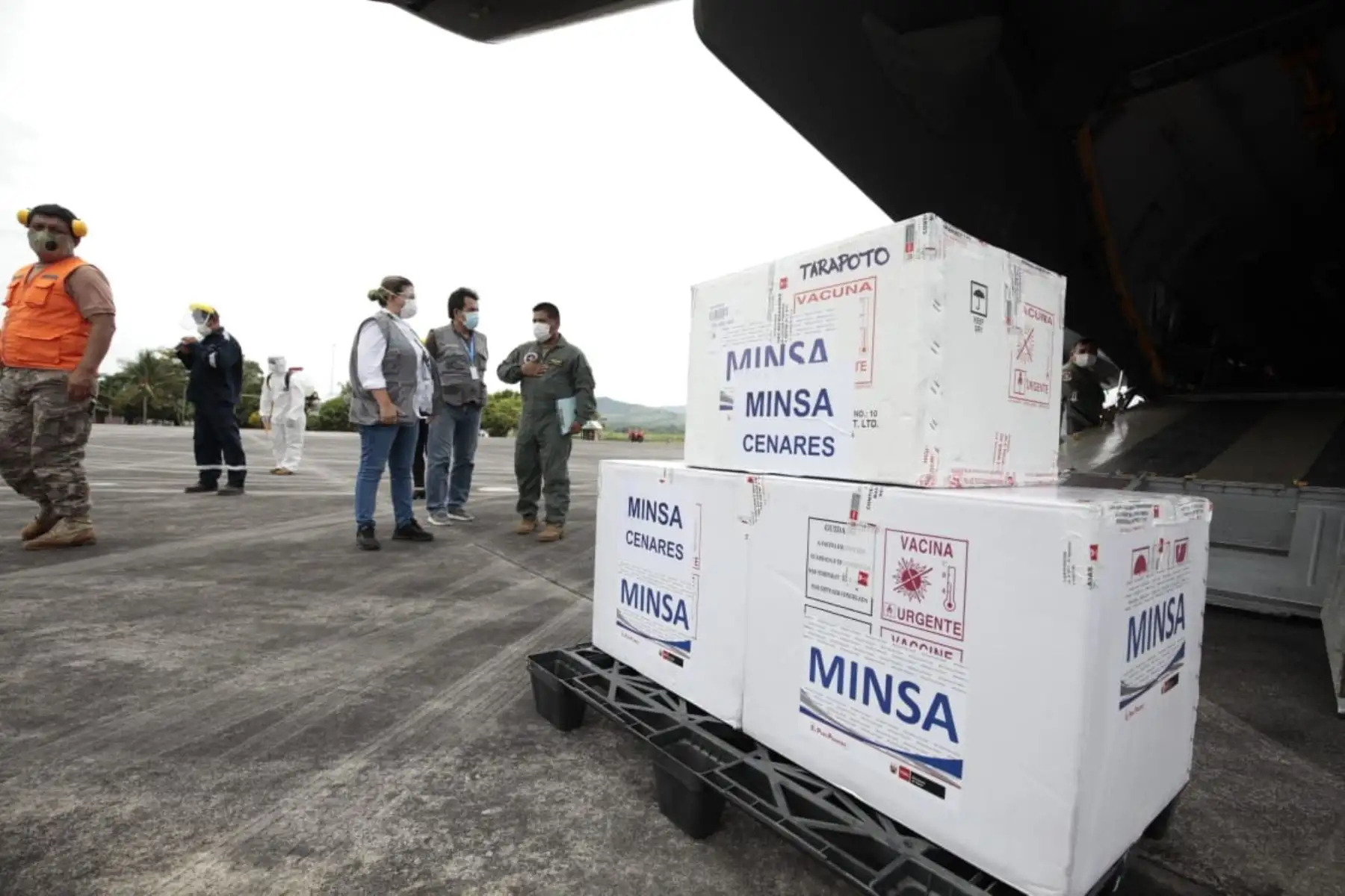 Avión del Ejército trasladó primer lote de 3 mil 342 vacunas de Sinopharm a la región San Martín para frente a la pandemia Covid-19. Foto: ANDINA/Difusión