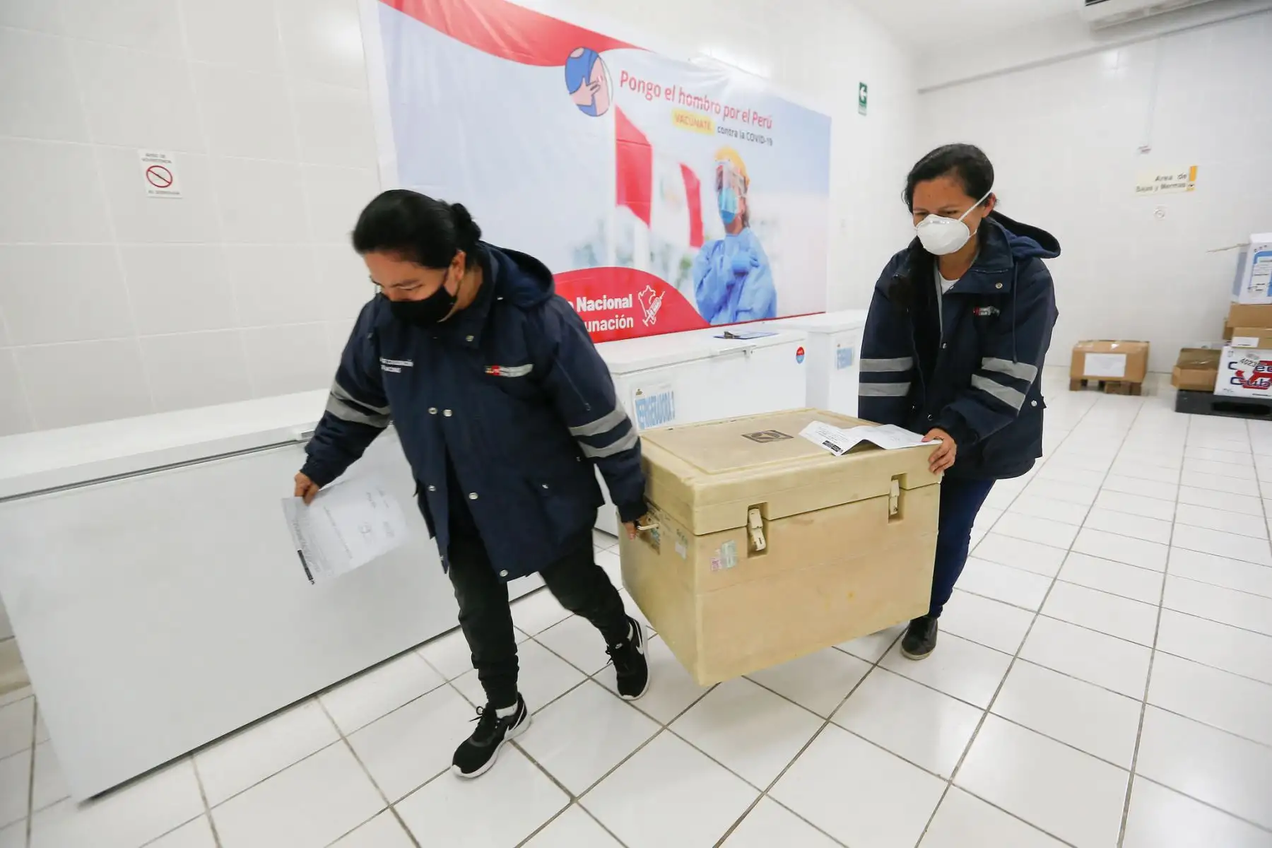 Distribución de vacunas contra la covid-19 para el inicio de vacunación a profesionales de la salud en Lima Este.

Foto: ANDINA/Minsa