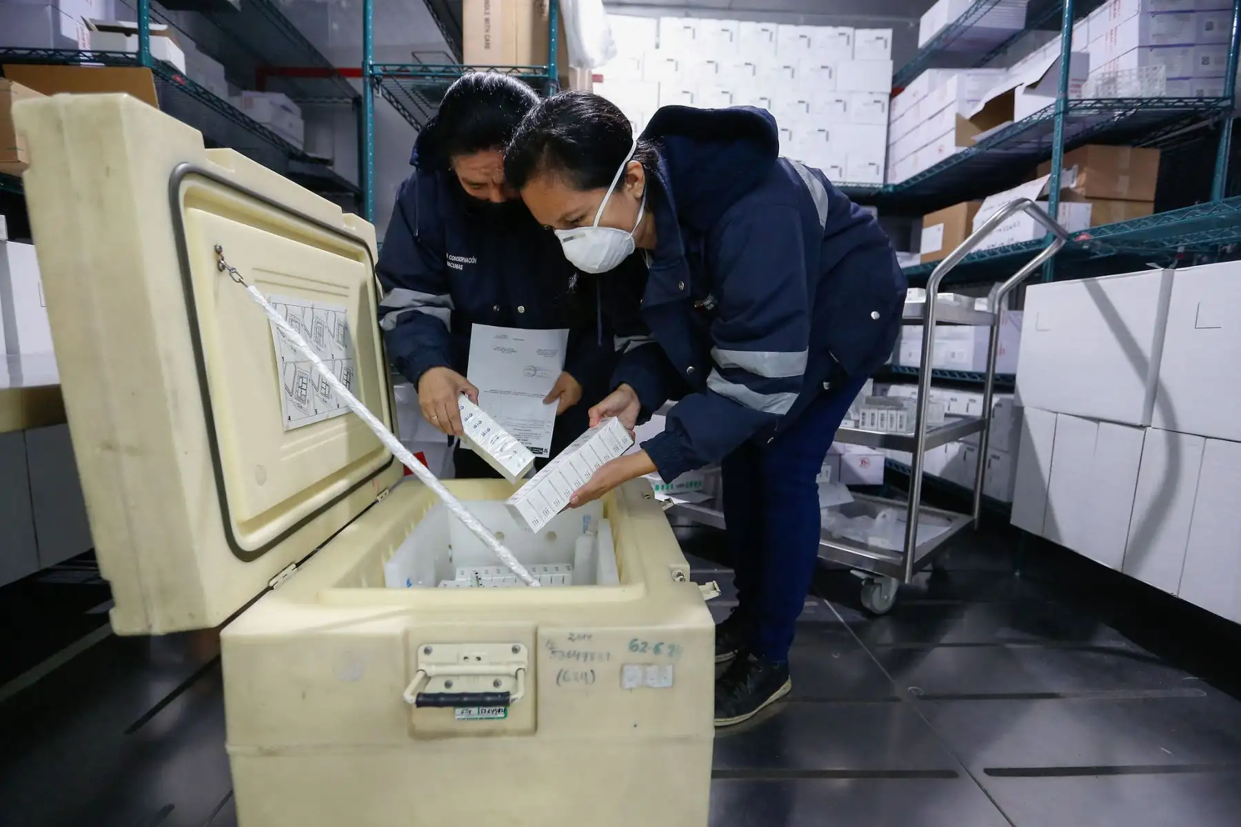 Distribución de vacunas contra la covid-19 para el inicio de vacunación a profesionales de la salud en Lima Este.

Foto: ANDINA/Minsa