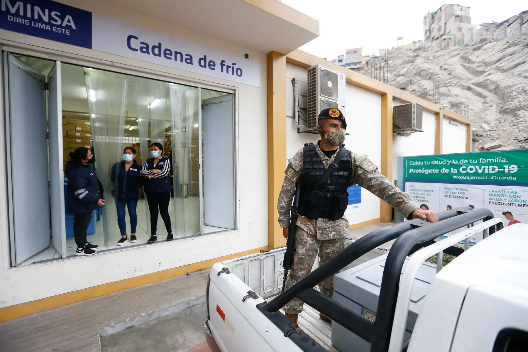 Distribución de vacunas contra la covid-19 para el inicio de vacunación a profesionales de la salud en Lima Este.

Foto: ANDINA/Minsa