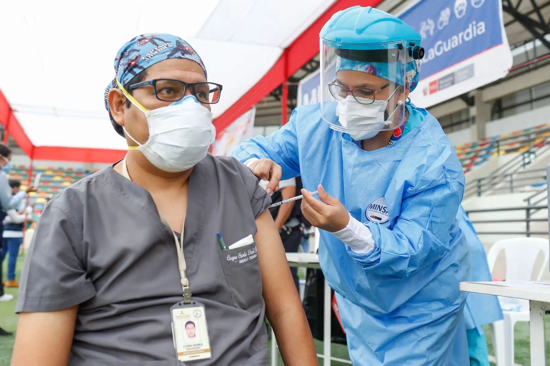 Vacunación a profesionales de la salud en Lima Este.

Foto:ANDINA/ Minsa
