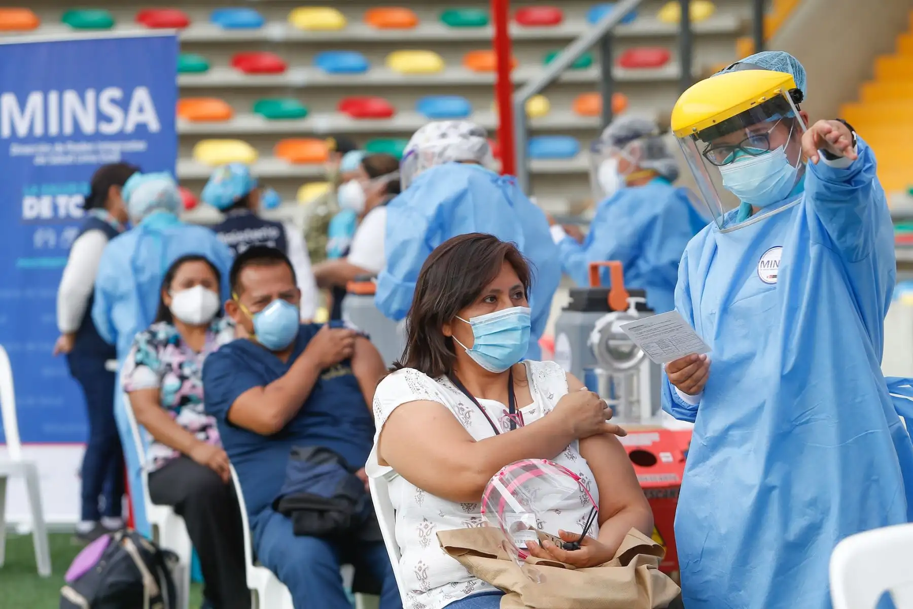 Vacunación a profesionales de la salud en Lima Este.

Foto:ANDINA/ Minsa