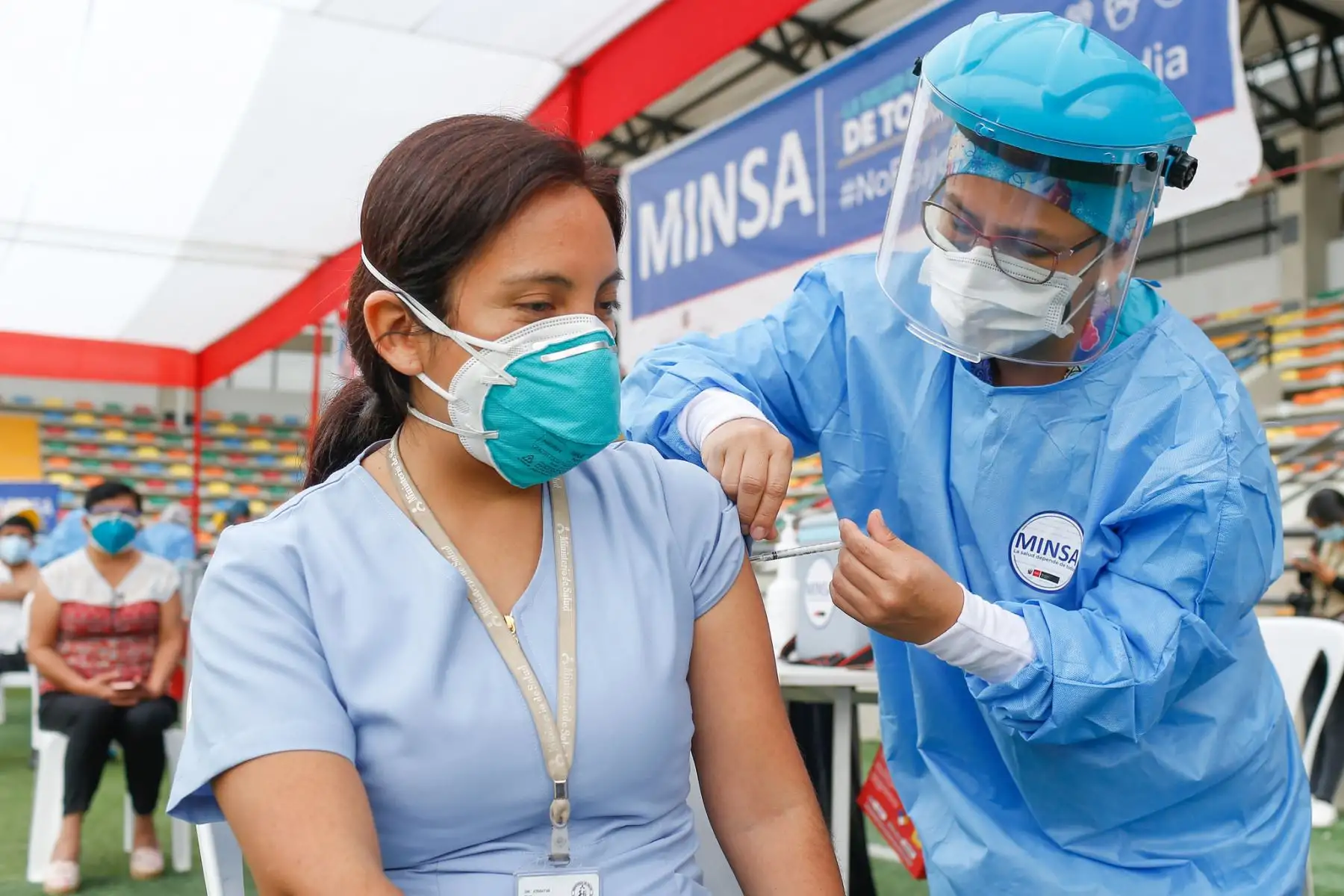 Vacunación a profesionales de la salud en Lima Este.

Foto:ANDINA/ Minsa
