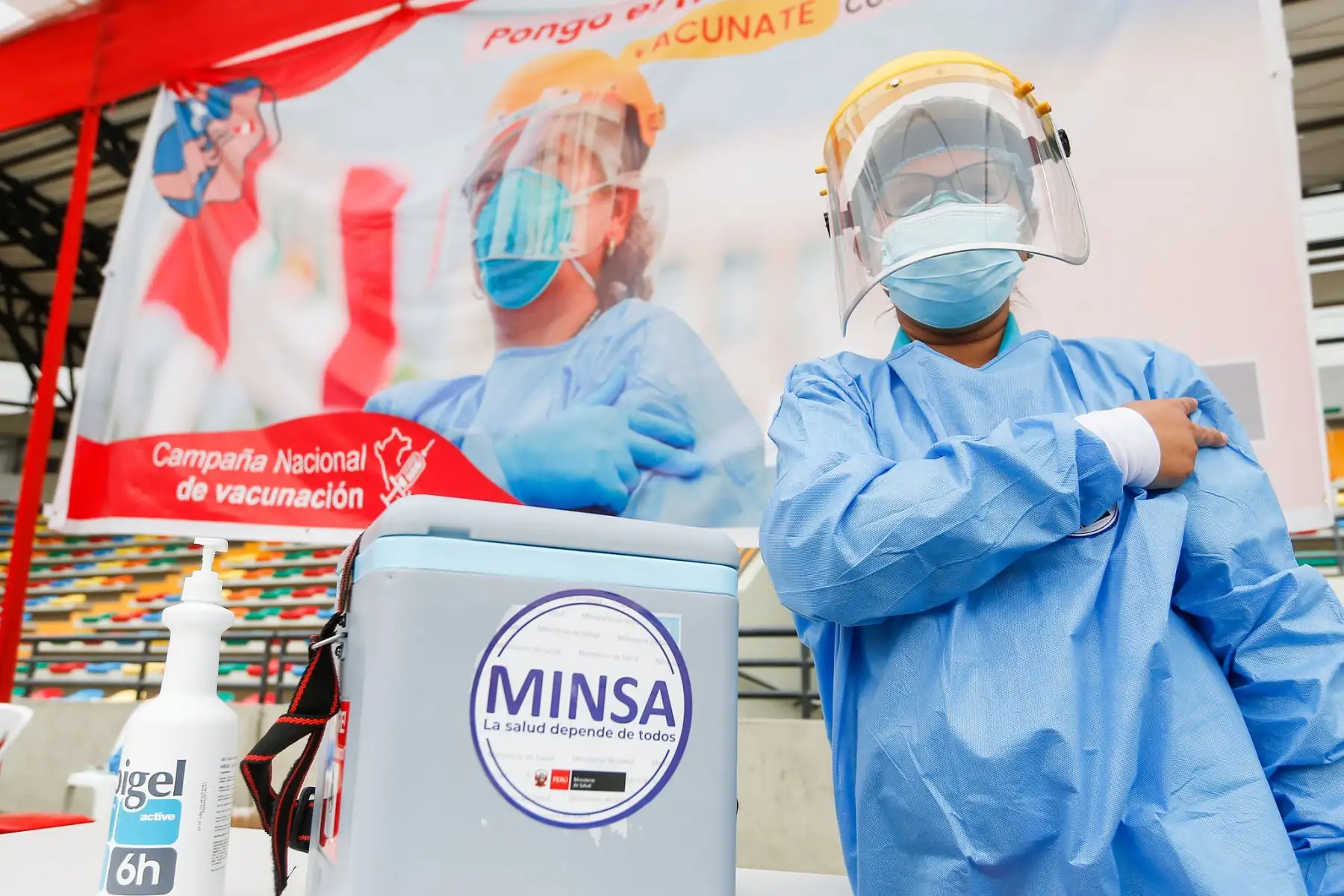 Vacunación a profesionales de la salud en Lima Este.

Foto:ANDINA/ Minsa