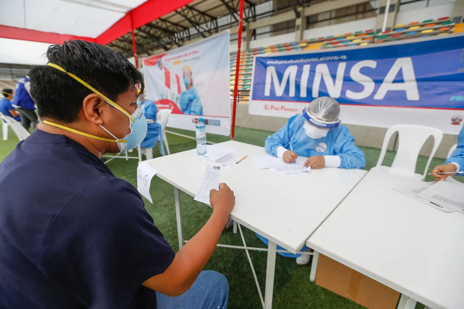 Vacunación a profesionales de la salud en Lima Este.

Foto:ANDINA/ Minsa