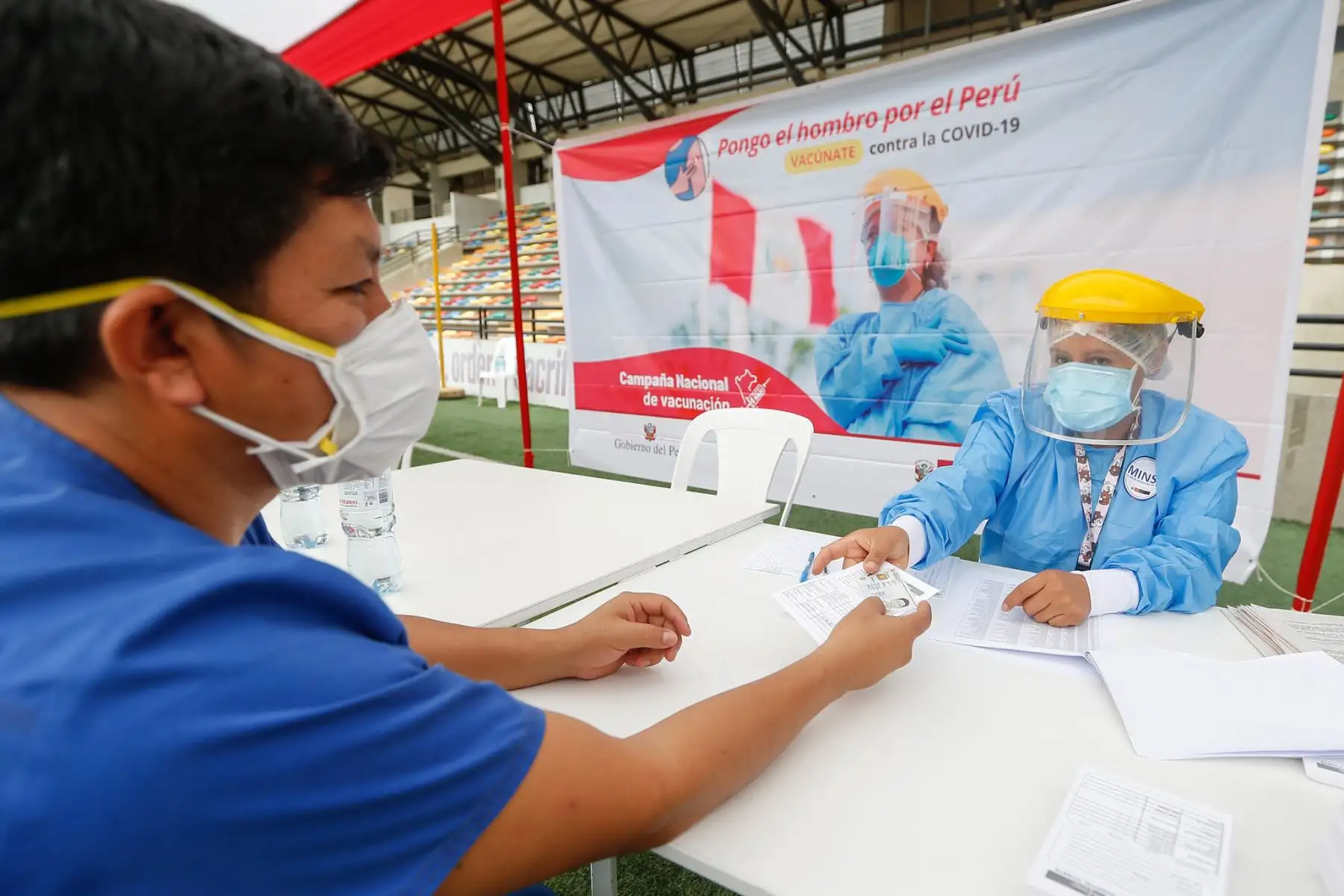 Vacunación a profesionales de la salud en Lima Este.

Foto:ANDINA/ Minsa