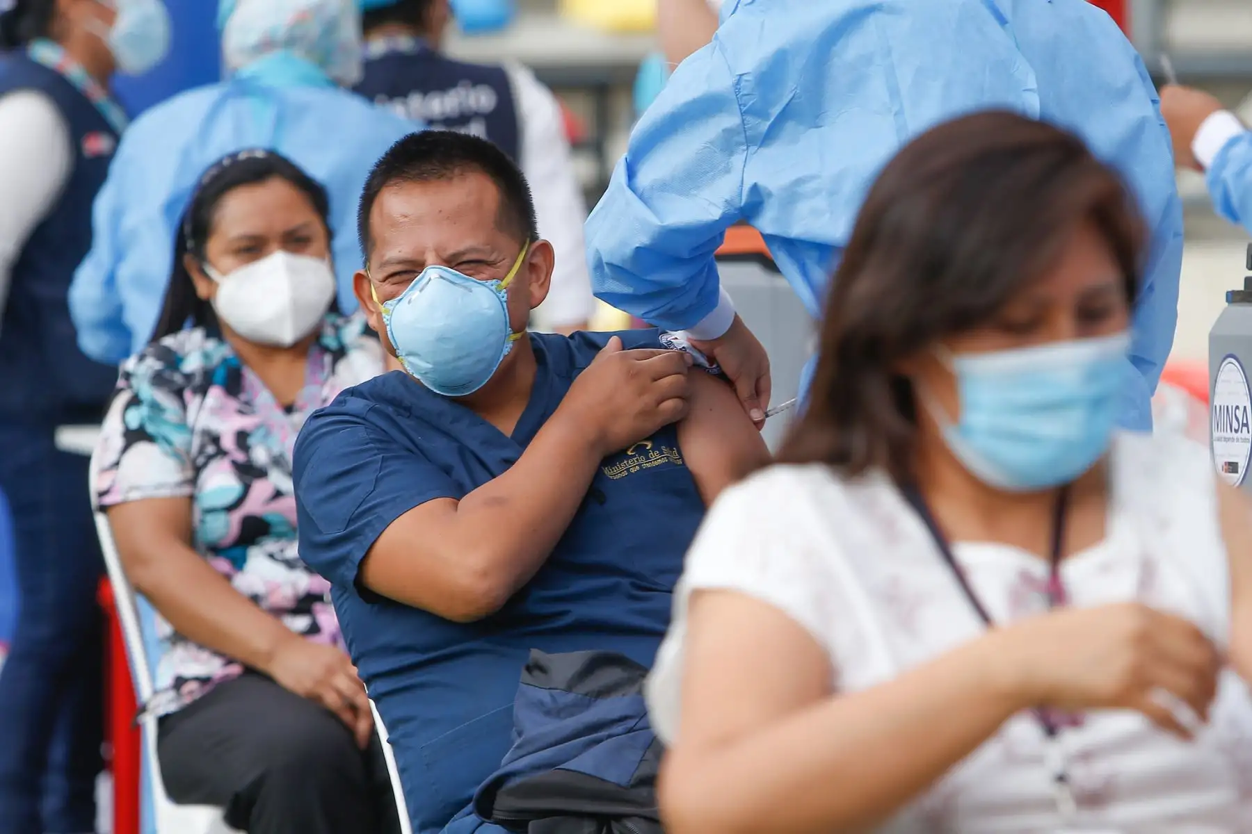Vacunación a profesionales de la salud en Lima Este.

Foto:ANDINA/ Minsa